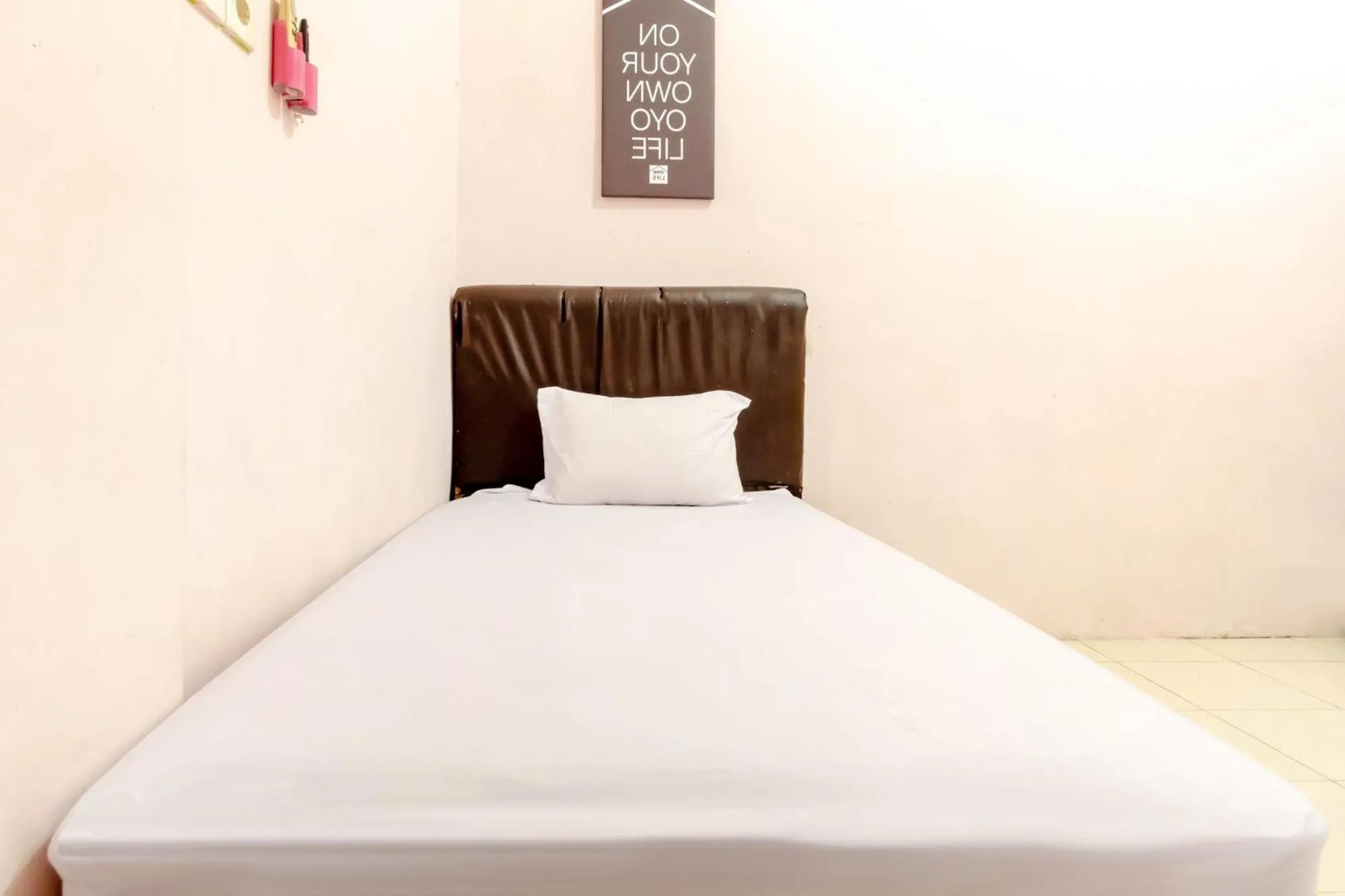 Bedroom, Bed in OYO Life 1839 Samantha Kost