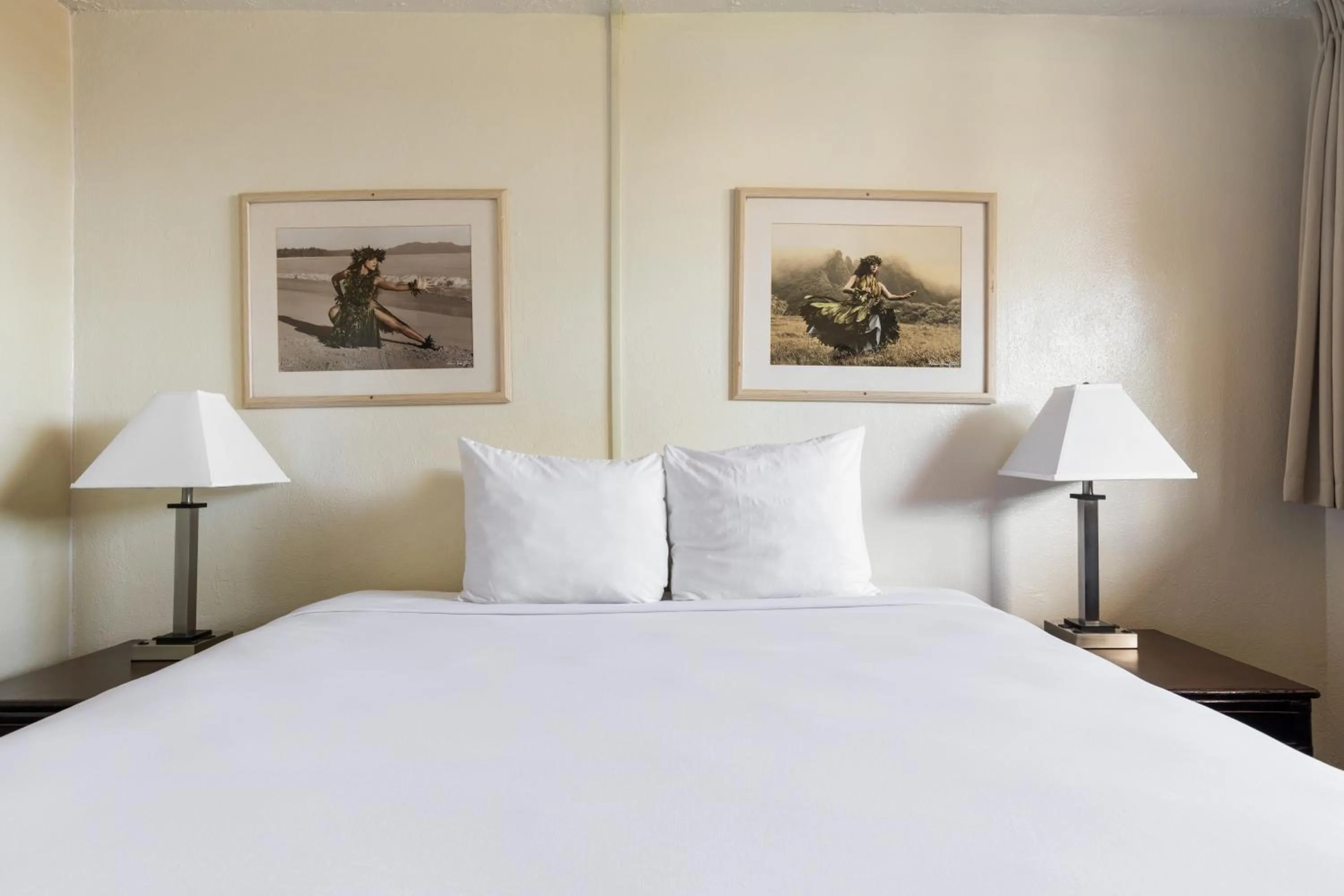 Bed in Maui Seaside Hotel