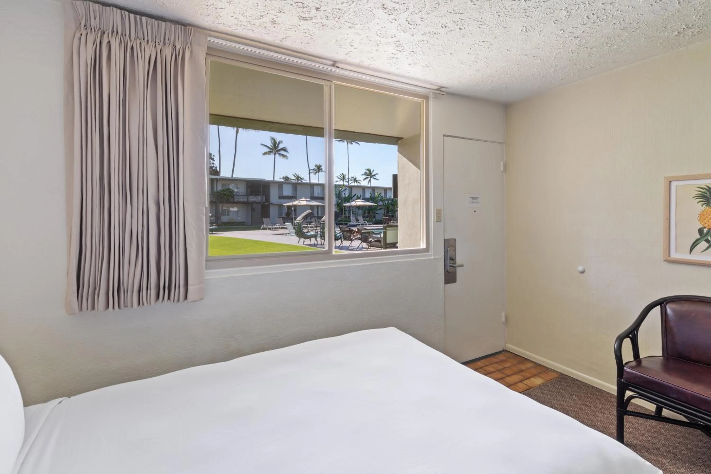 Bed in Maui Seaside Hotel