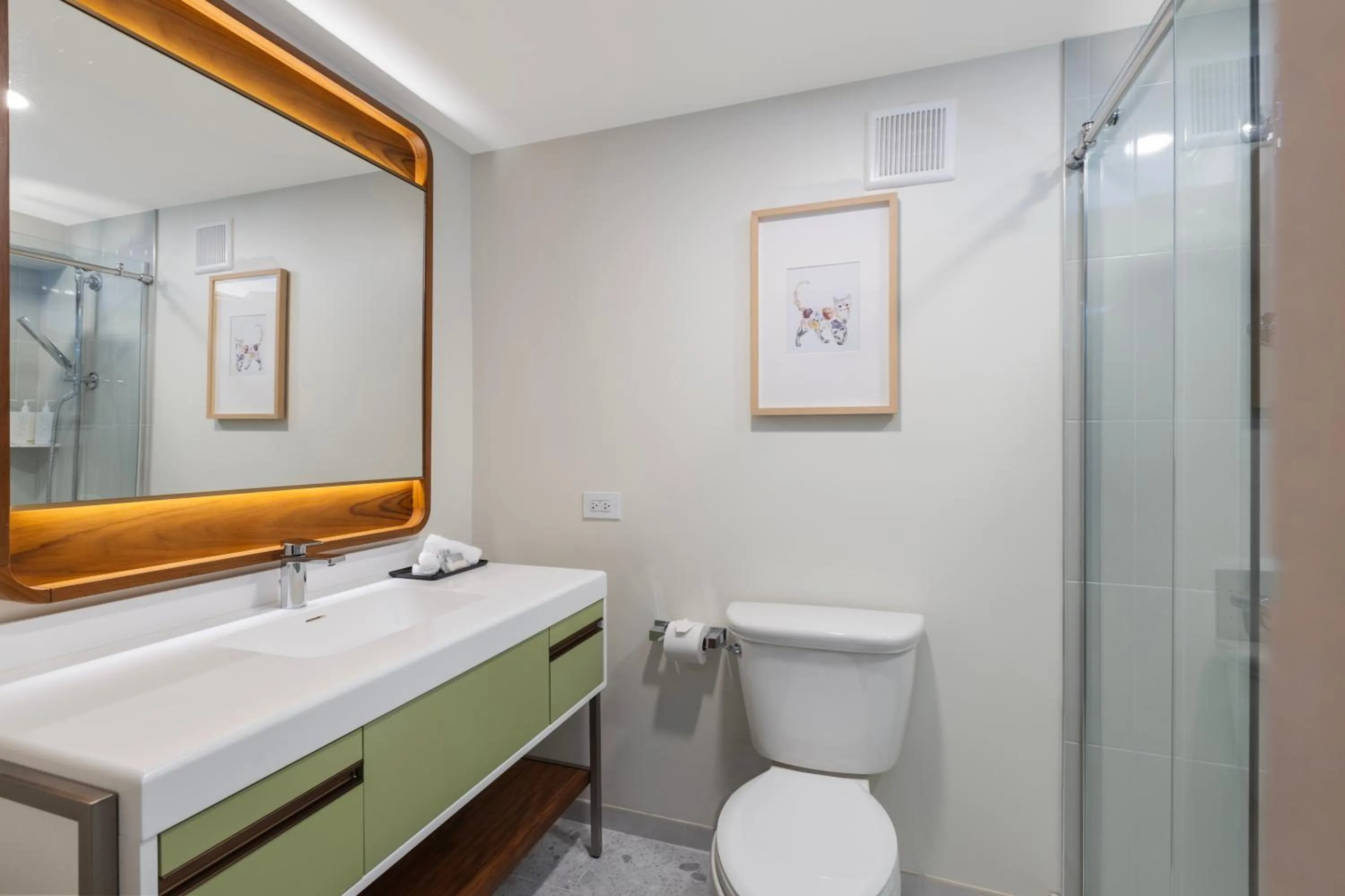 Bathroom in Maui Seaside Hotel