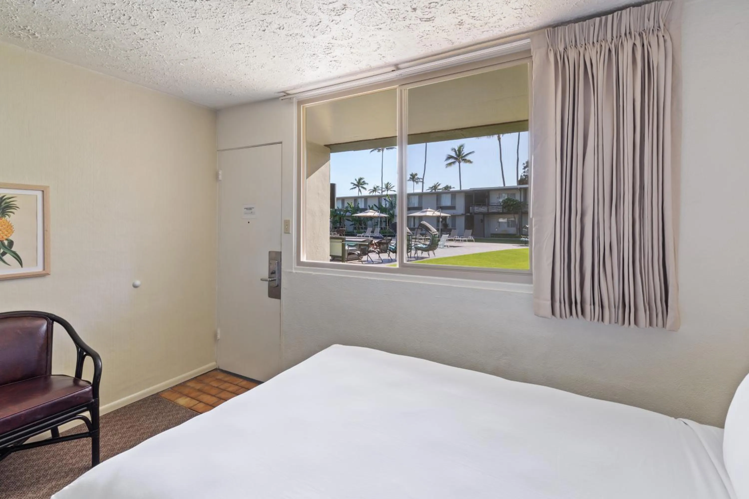 Bed in Maui Seaside Hotel