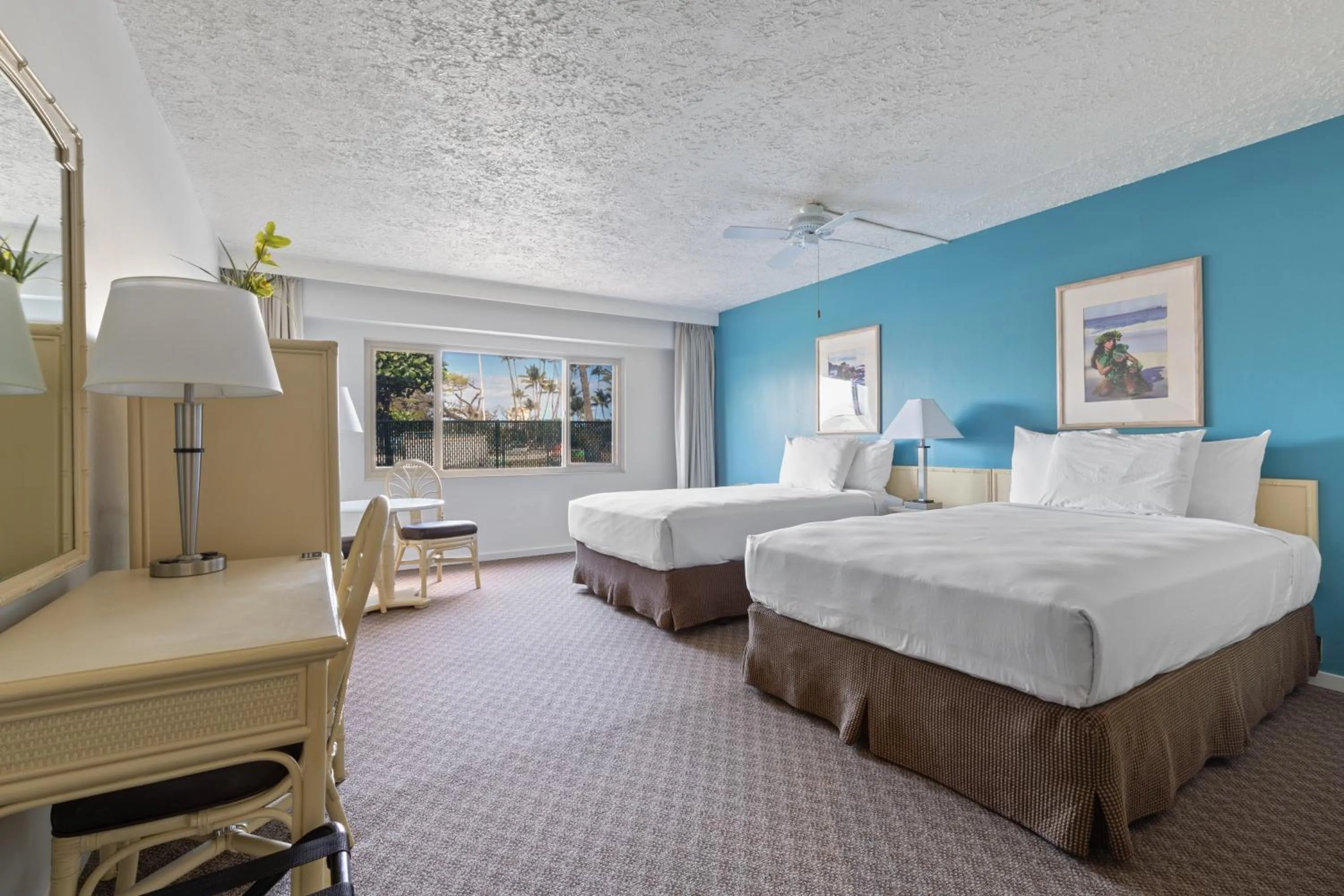 Bed in Maui Seaside Hotel