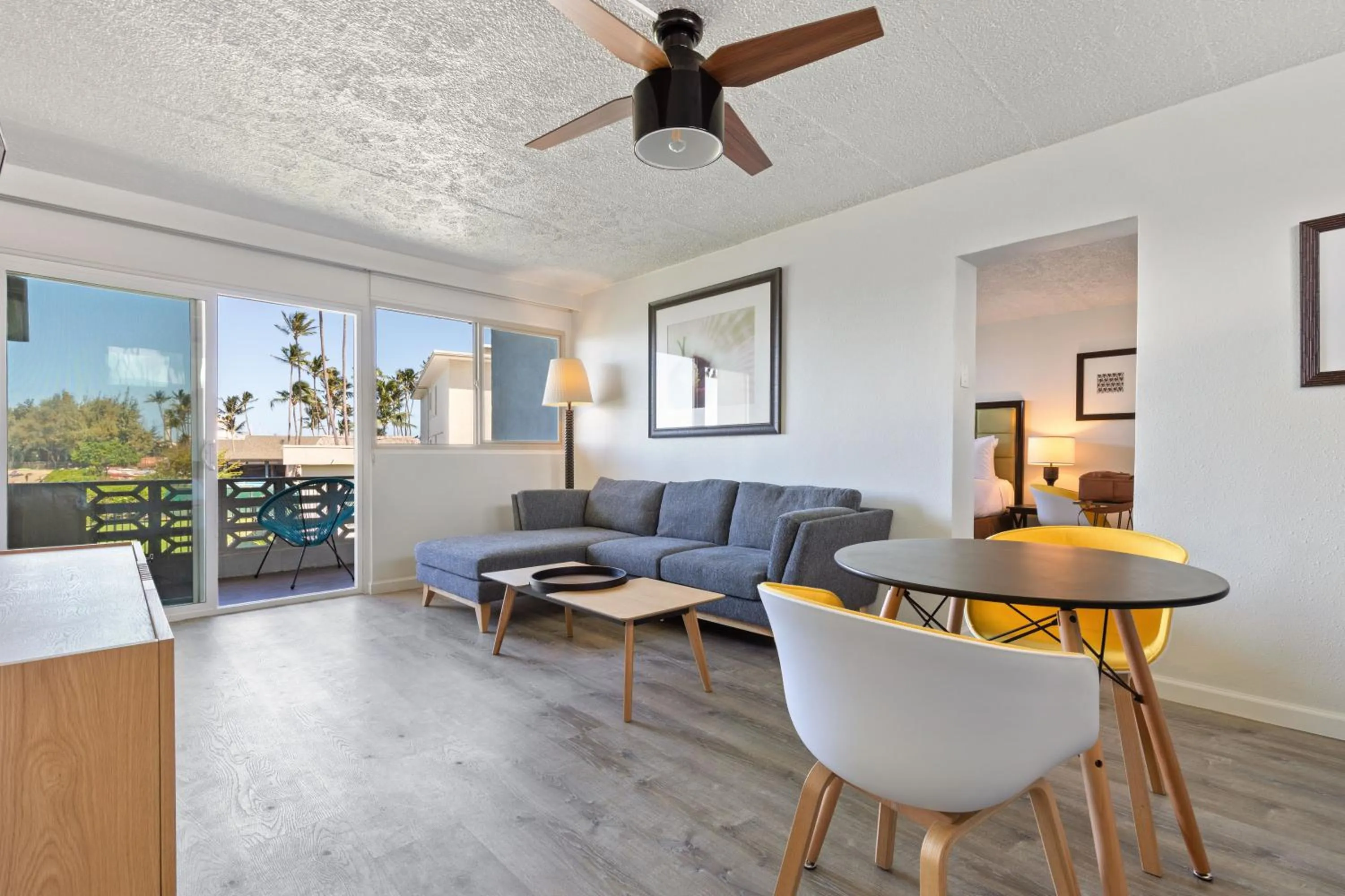 Seating area in Maui Seaside Hotel