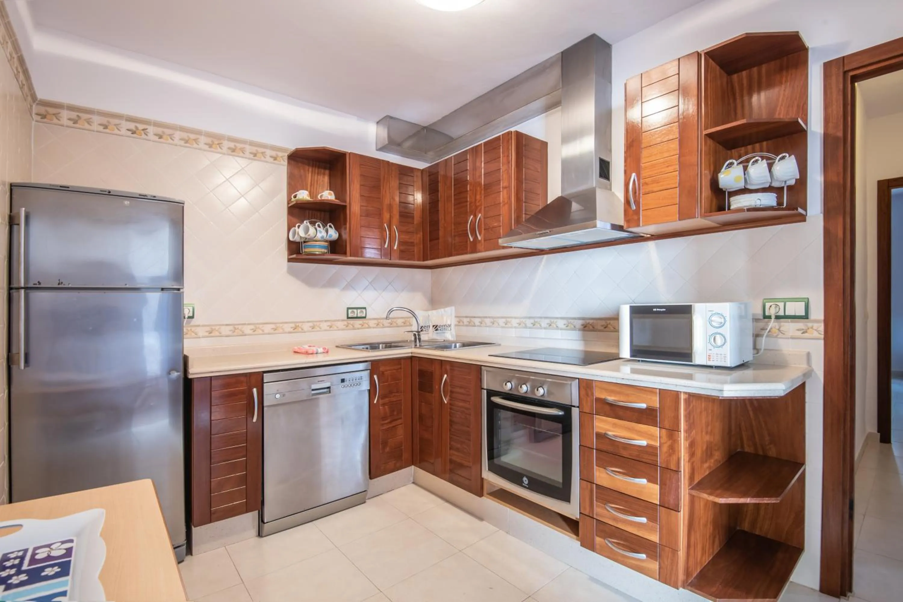 Kitchen or kitchenette in Bungalows Es Pins - Emar Hotels