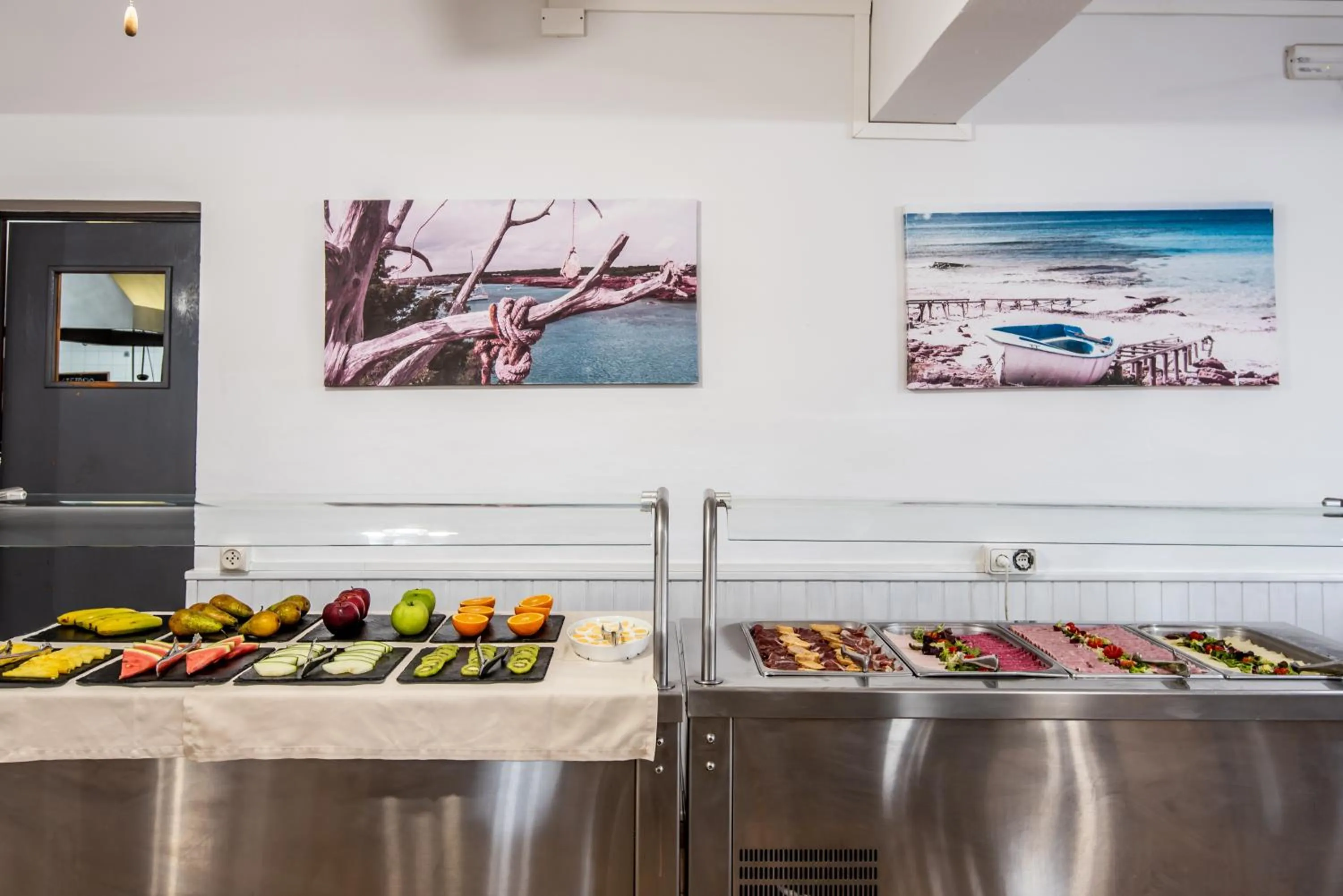 Food in Bungalows Es Pins - Emar Hotels