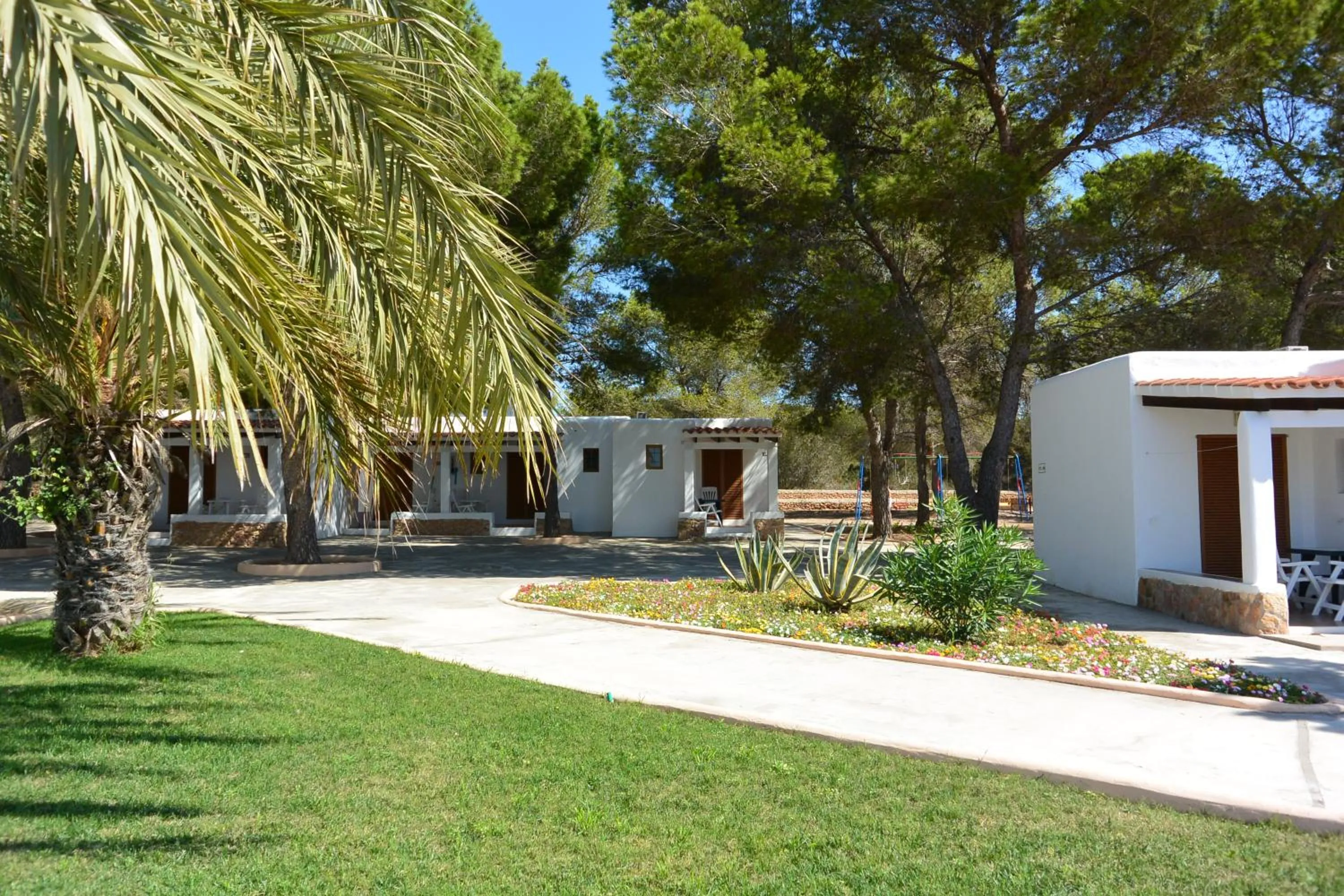 Day in Bungalows Es Pins - Emar Hotels