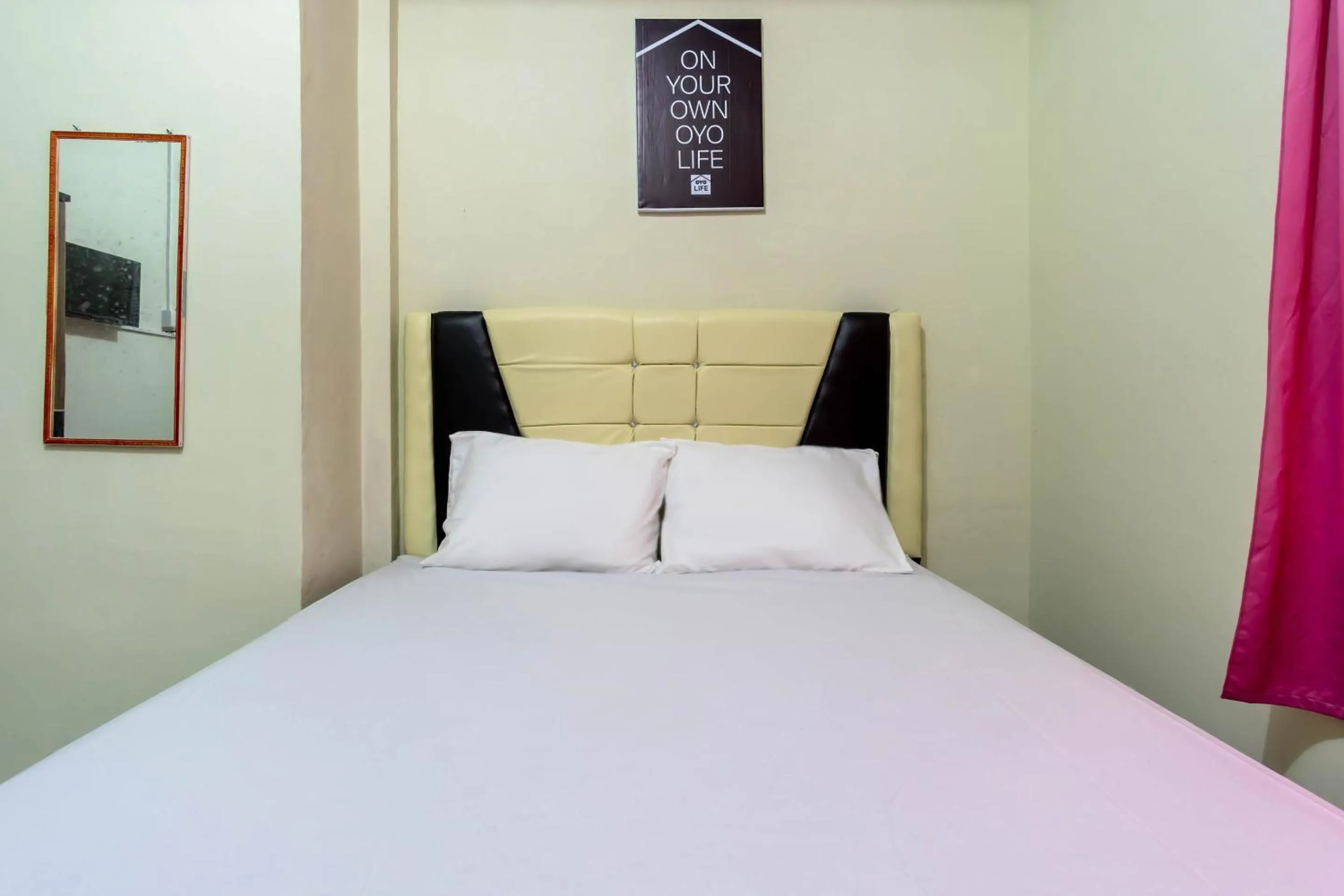 Bedroom, Bed in OYO Living 2604 Elicia Kost