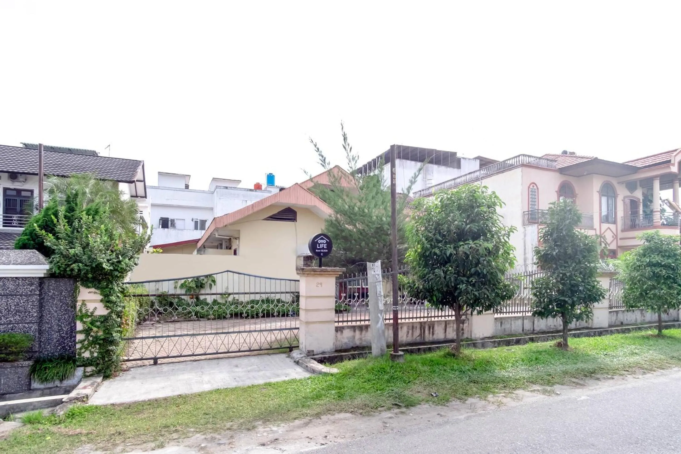 Facade/entrance in OYO Living 2604 Elicia Kost