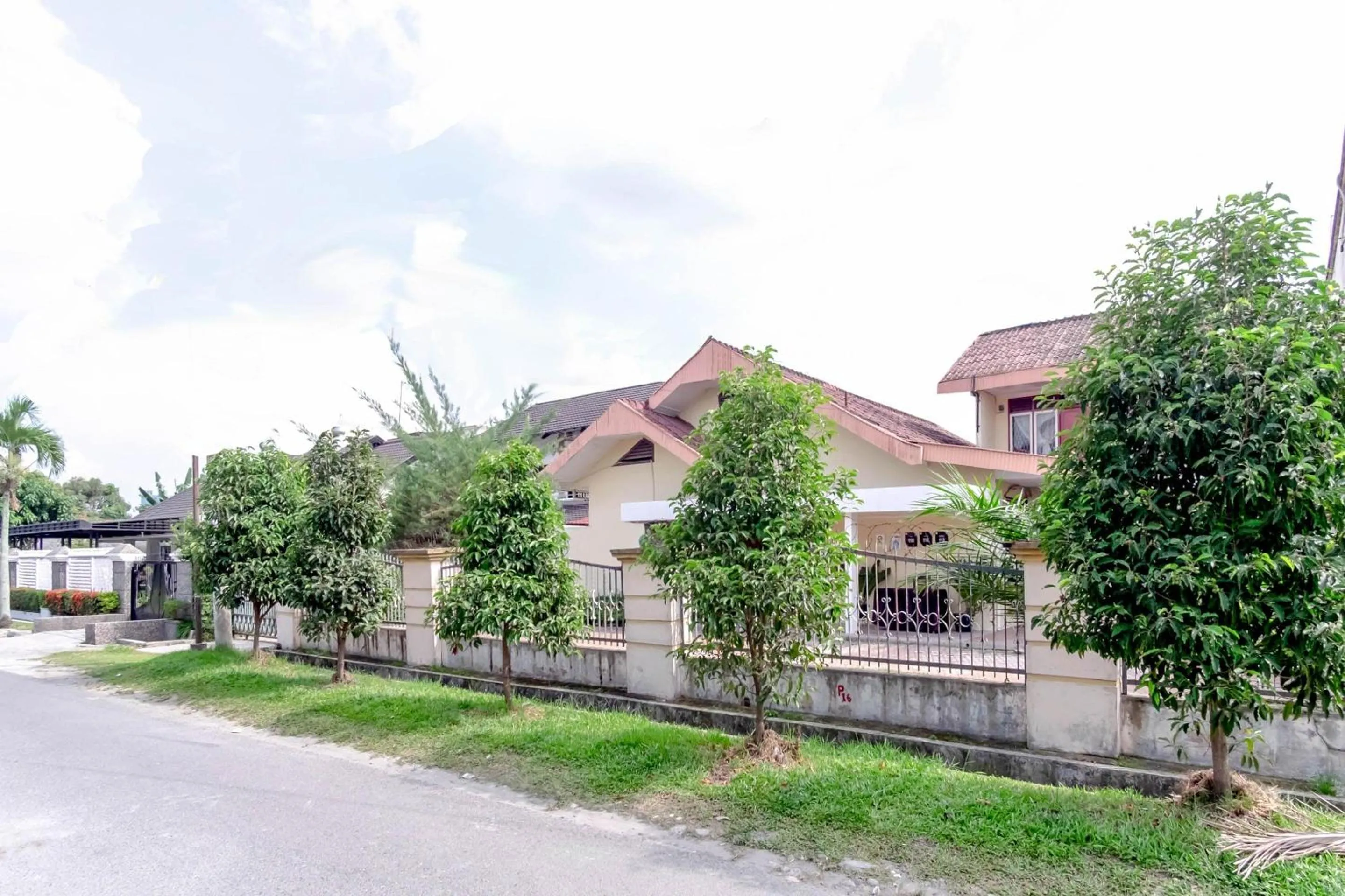 Facade/entrance in OYO Living 2604 Elicia Kost