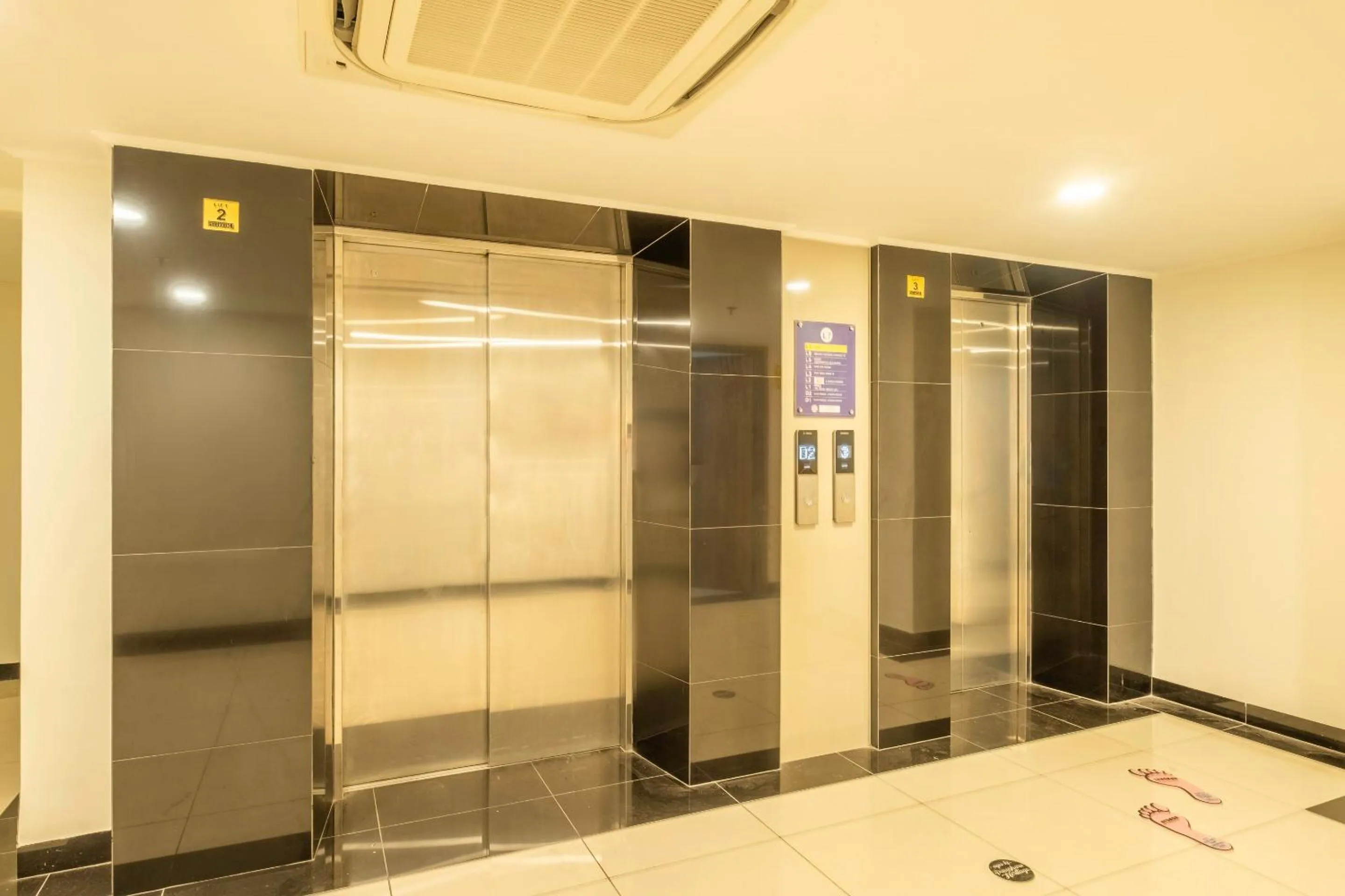 Facility for disabled guests in Collection O Hotel Pasar Baru Heritage