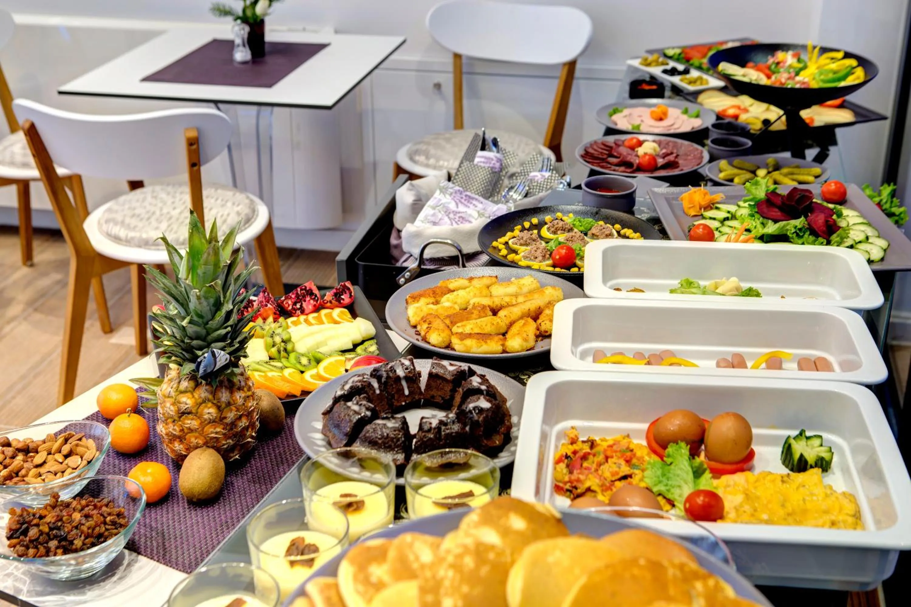 Breakfast in Diamond Rain Boutique Hotel