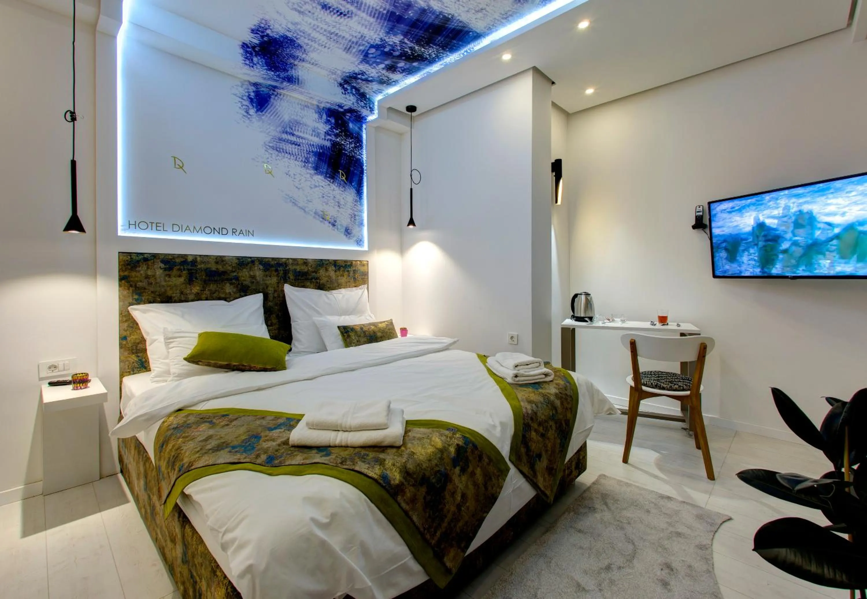 Bed in Diamond Rain Boutique Hotel