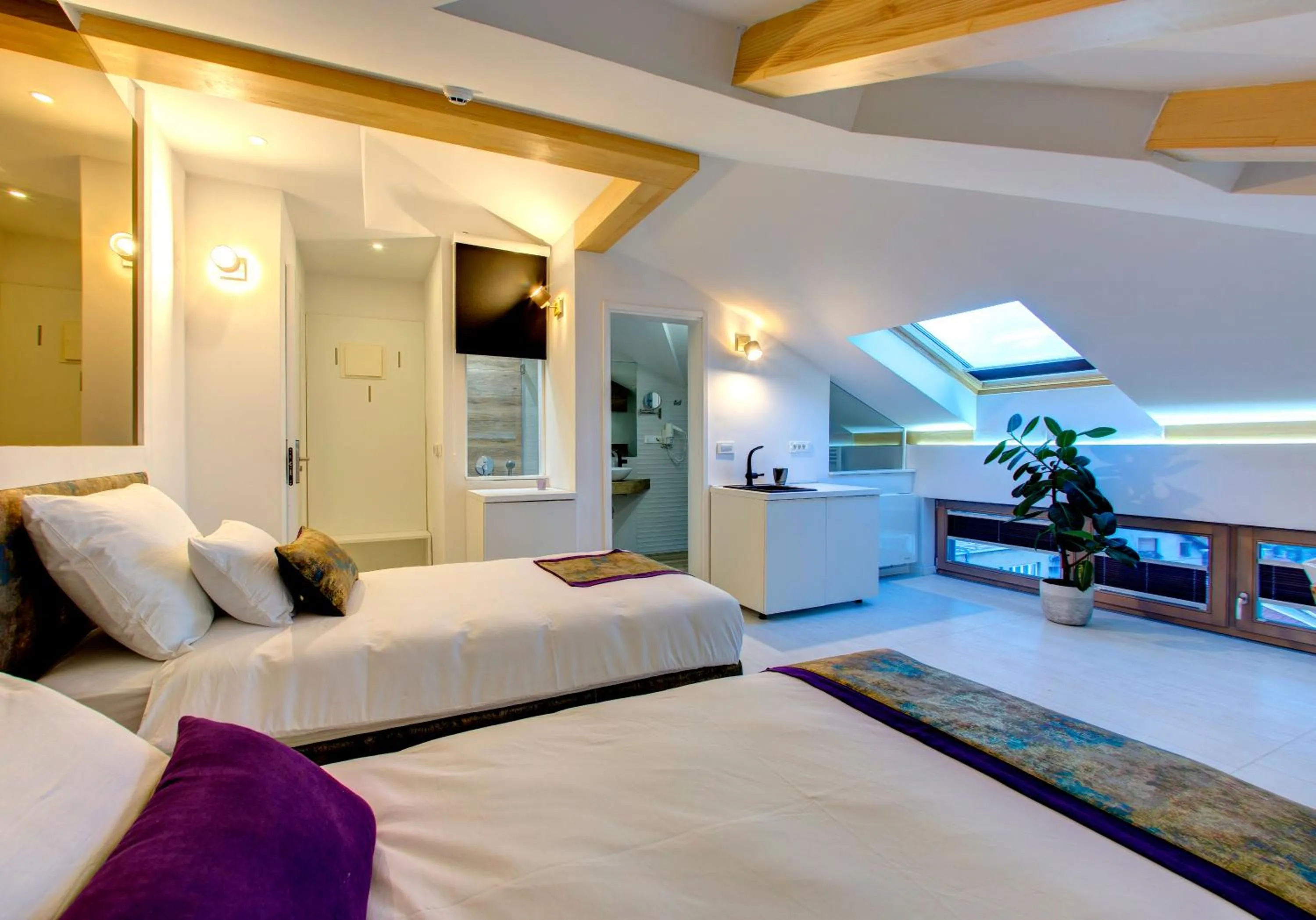 Bed in Diamond Rain Boutique Hotel