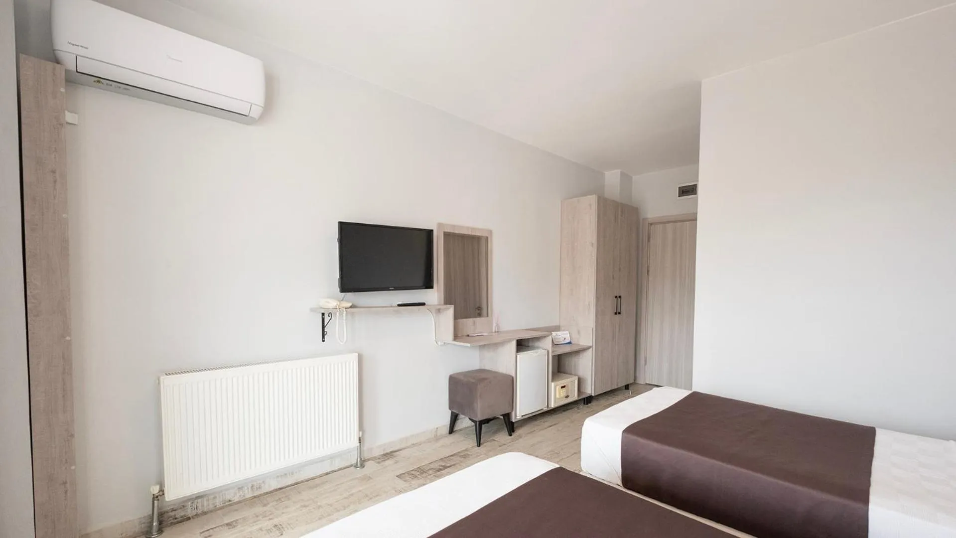 Photo of the whole room, Bed in Yalıköy Deniz Otel Istanbul