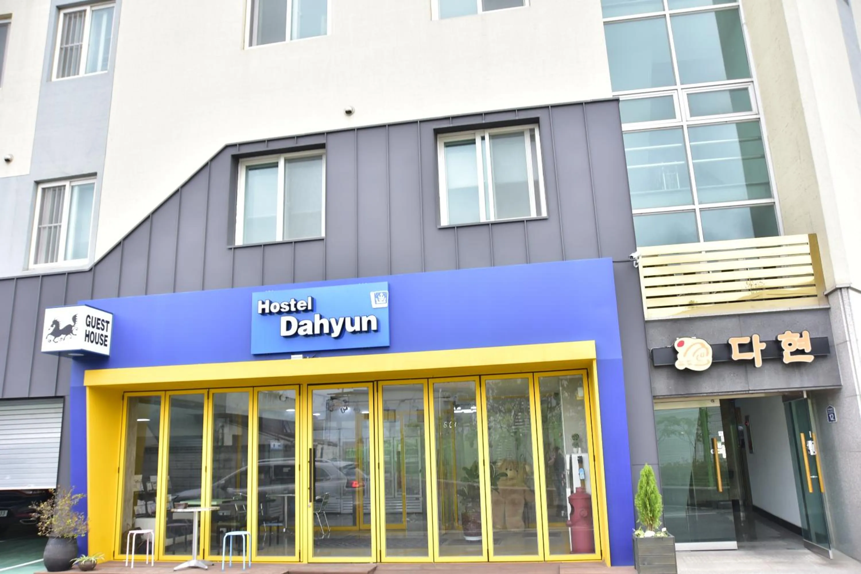 Facade/entrance in Hostel Dahyun & Guesthouse