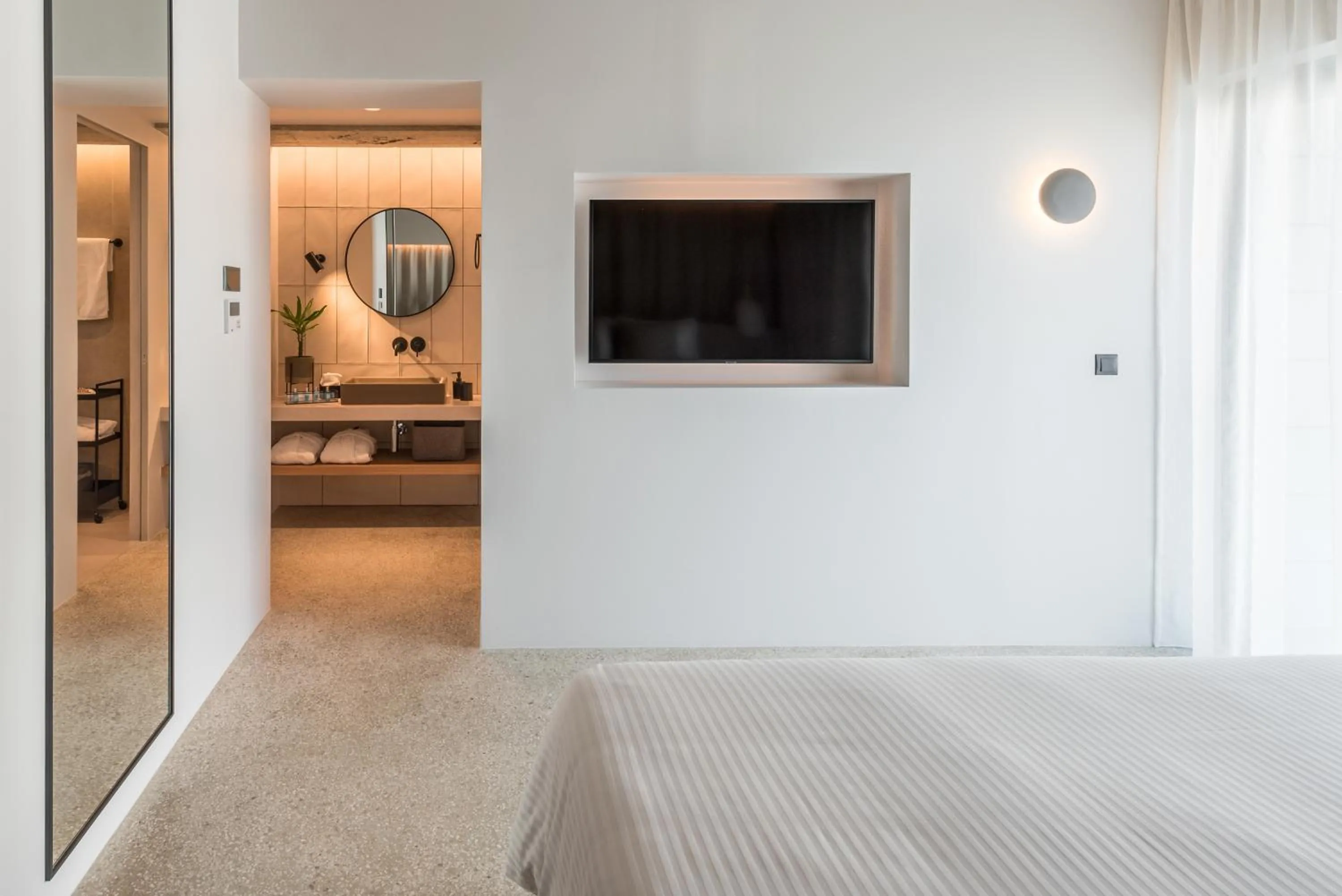 Bathroom, Bed in Urban Suites
