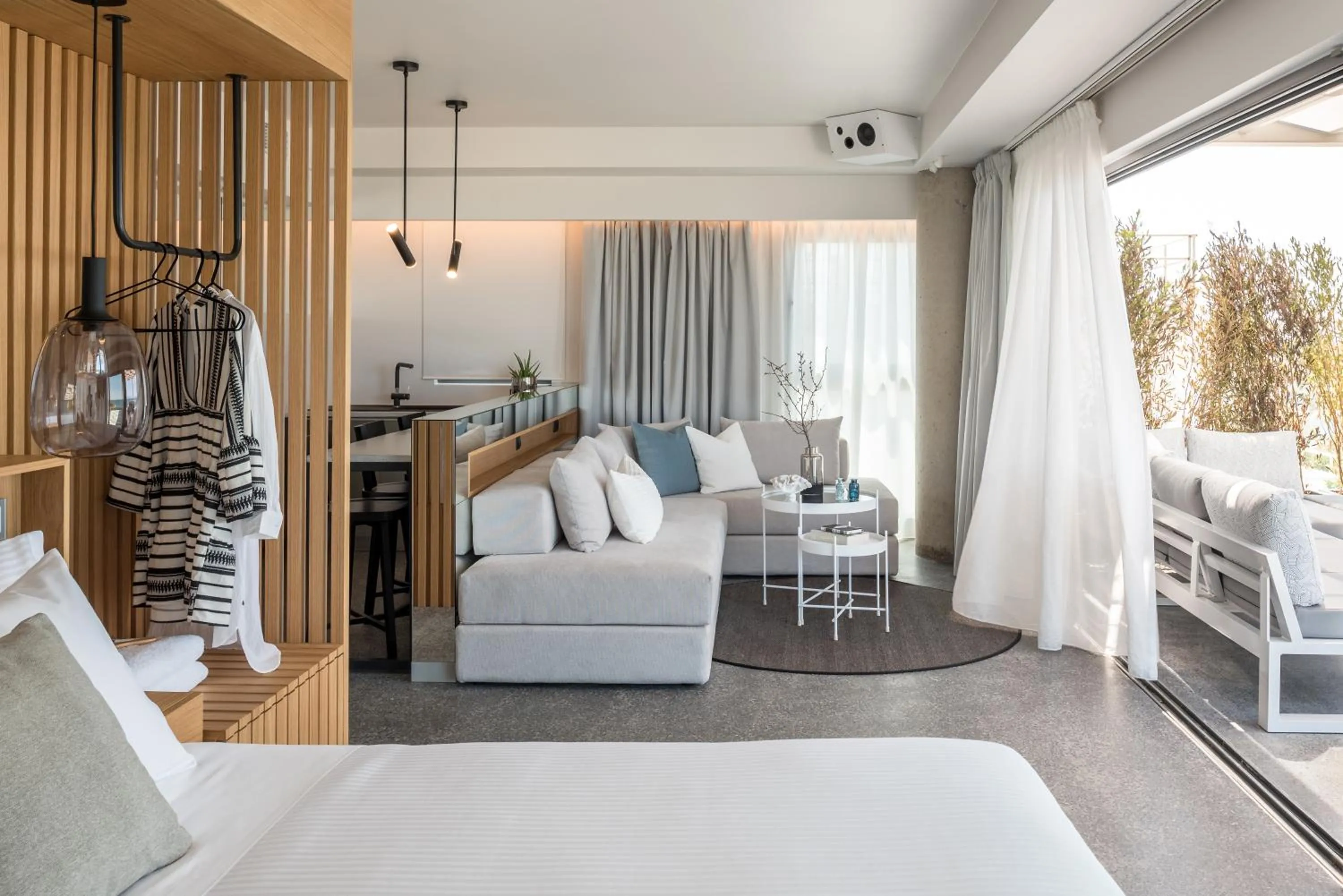 Seating area, Bed in Urban Suites