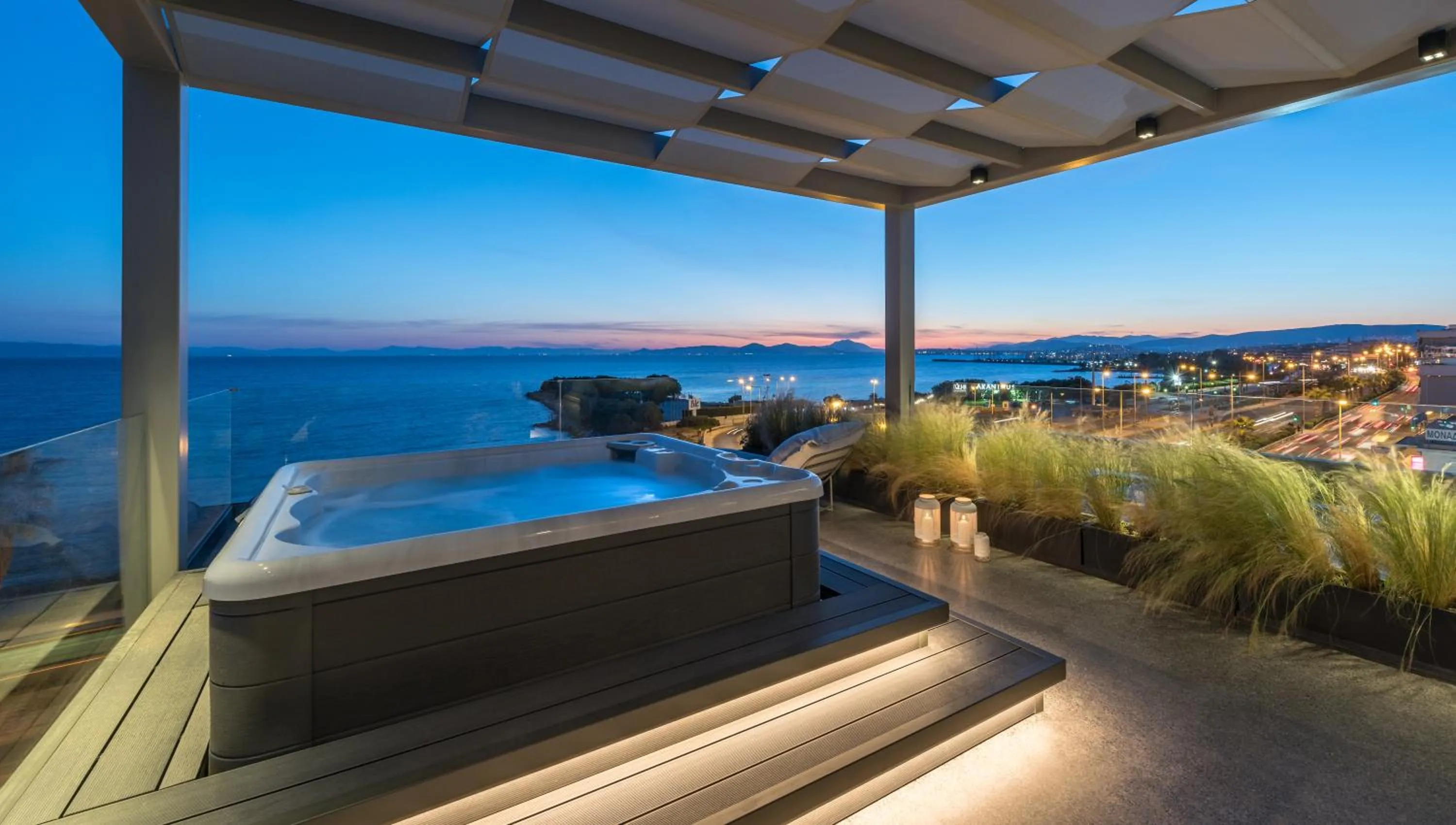 Hot Tub in Urban Suites