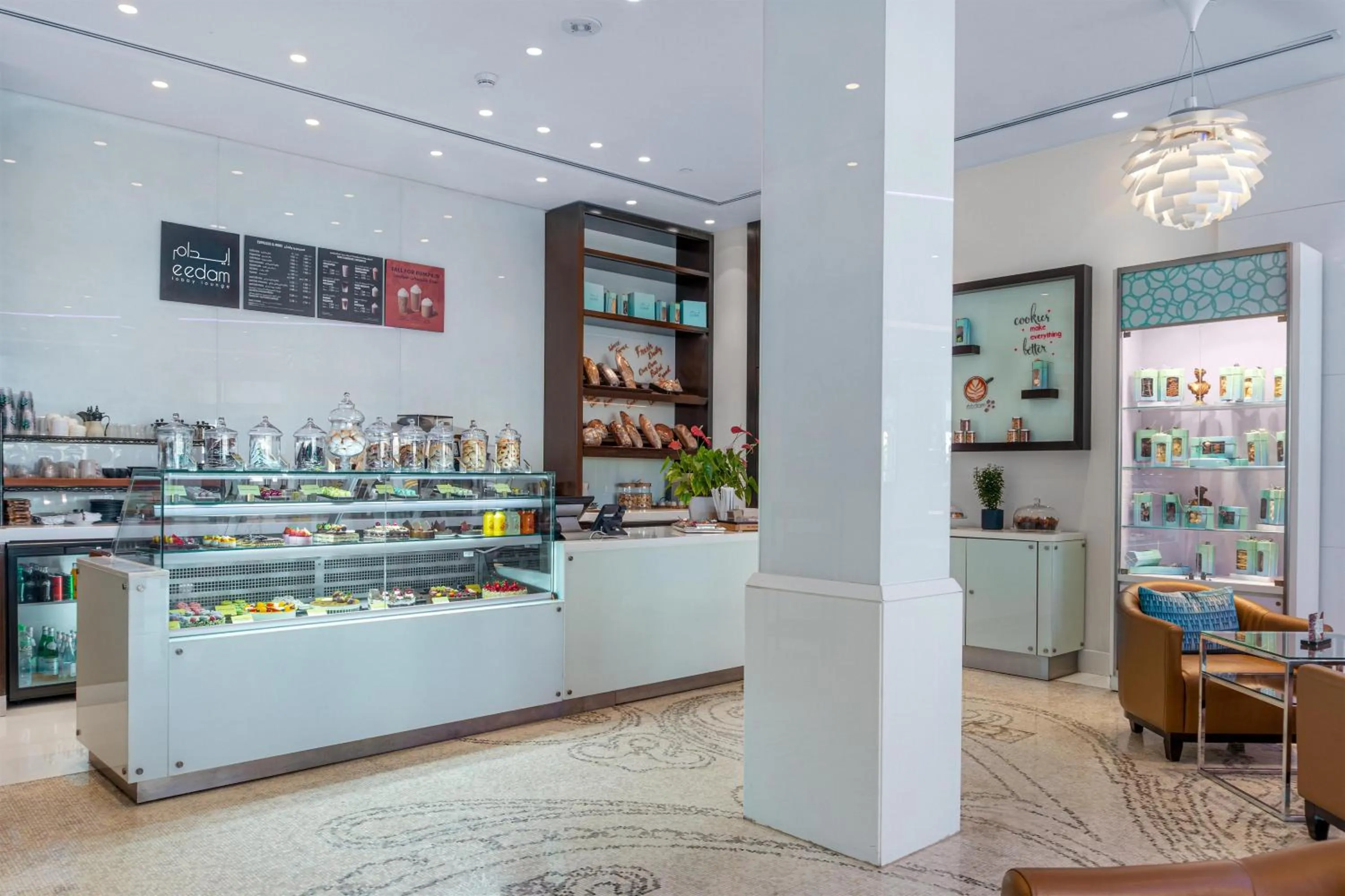 Lounge or bar in Radisson Blu Hotel, Kuwait