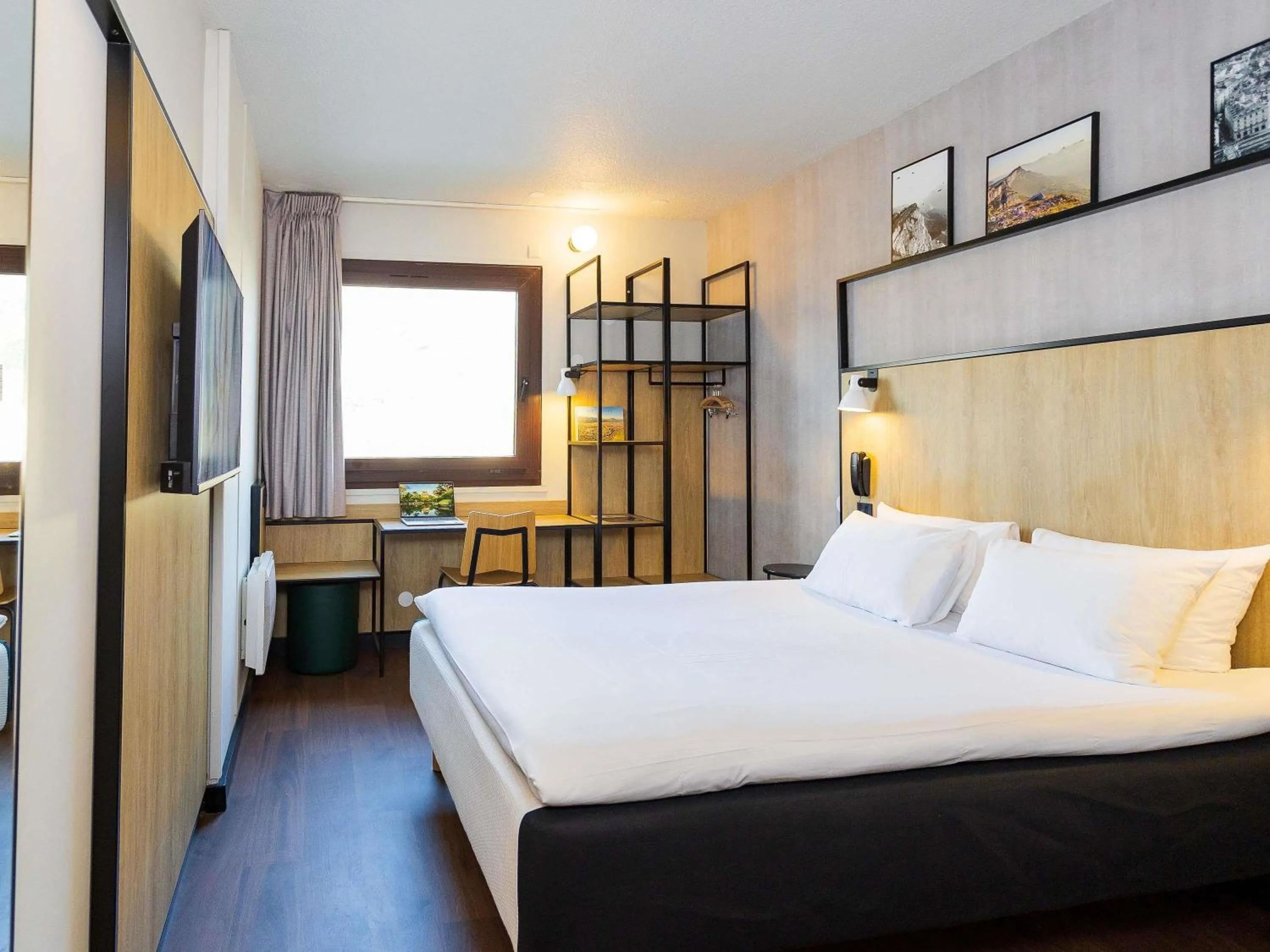 Bedroom, Bed in ibis Grenoble Gare