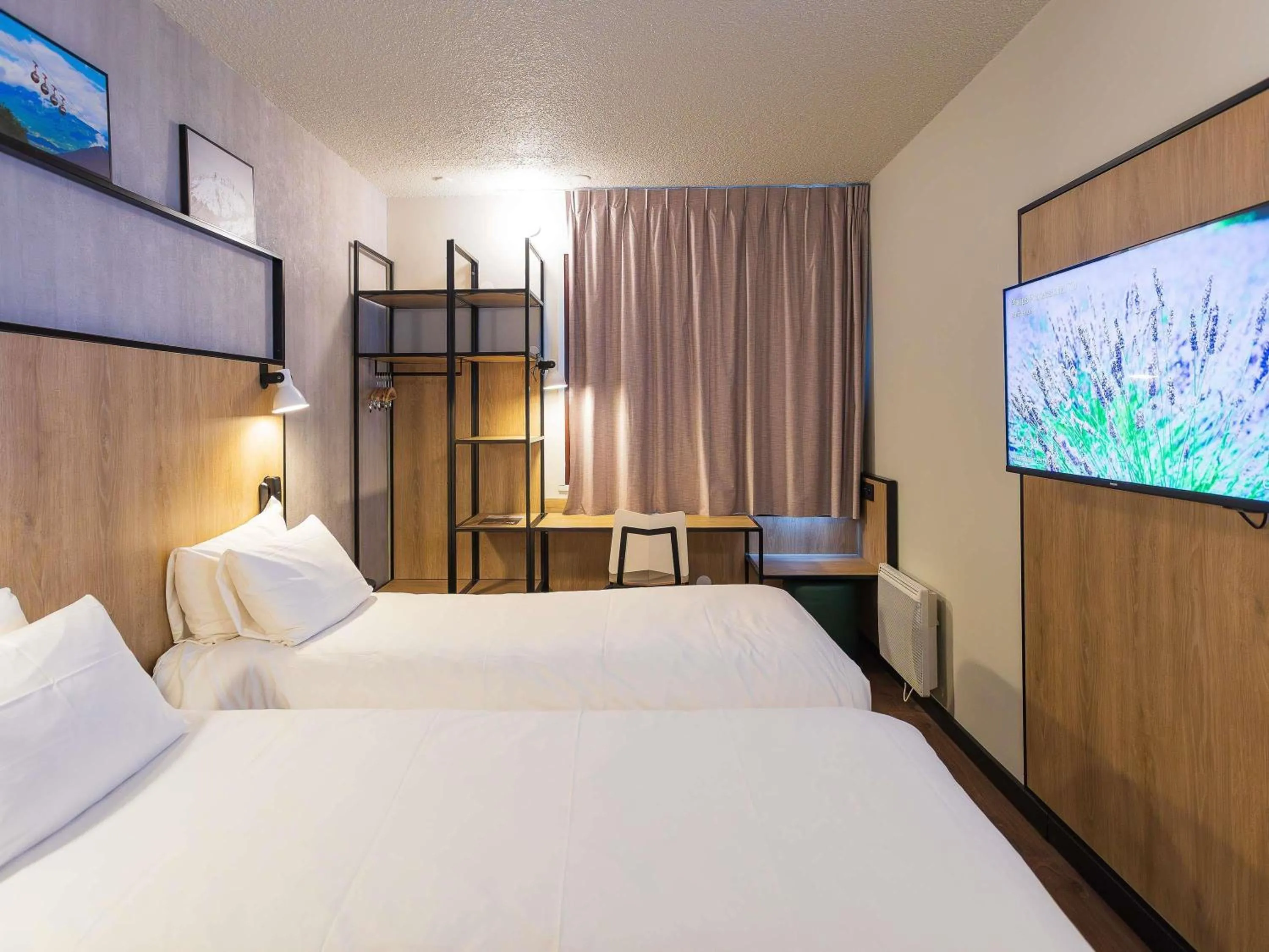 Bedroom, Bed in ibis Grenoble Gare