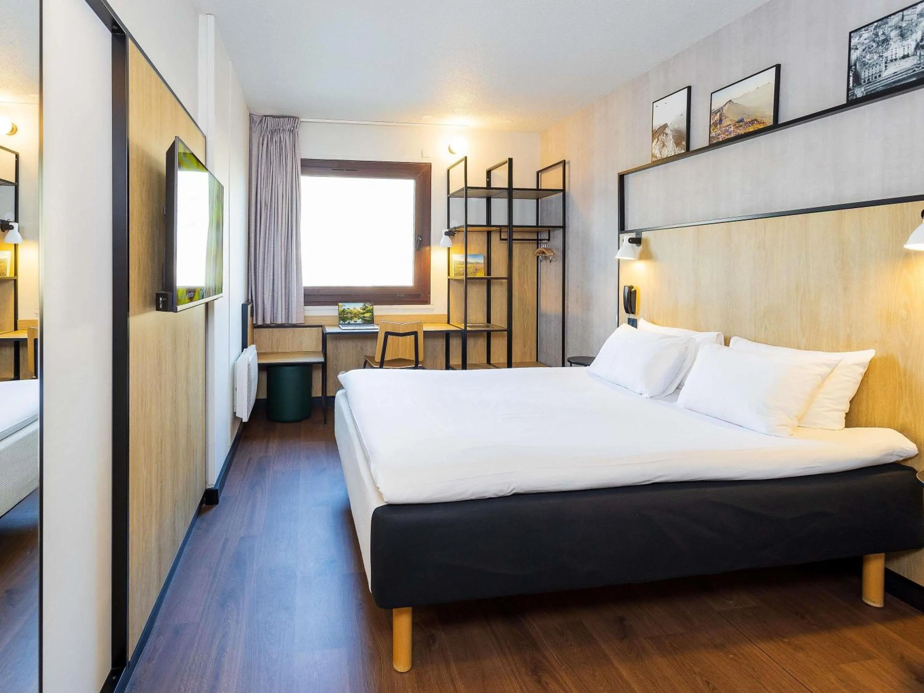 Bedroom, Bed in ibis Grenoble Gare