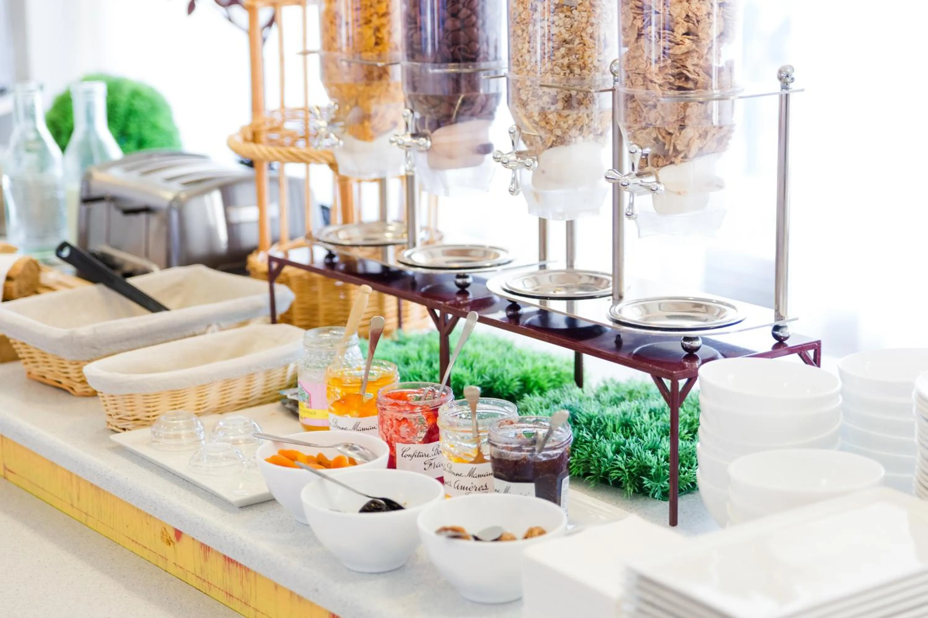 Buffet breakfast in ibis Grenoble Gare