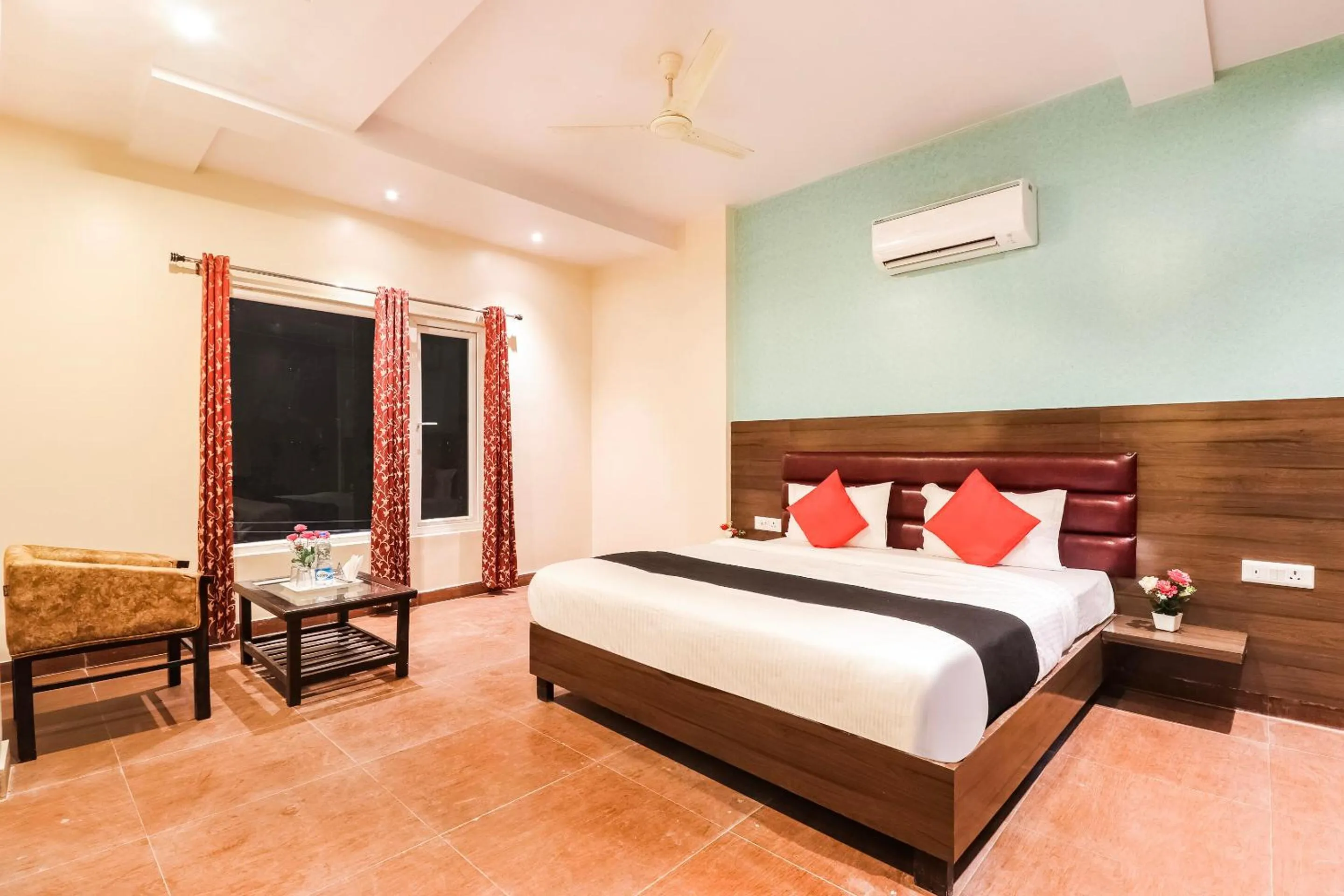 Bedroom, Bed in Collection O Gaytri Palace