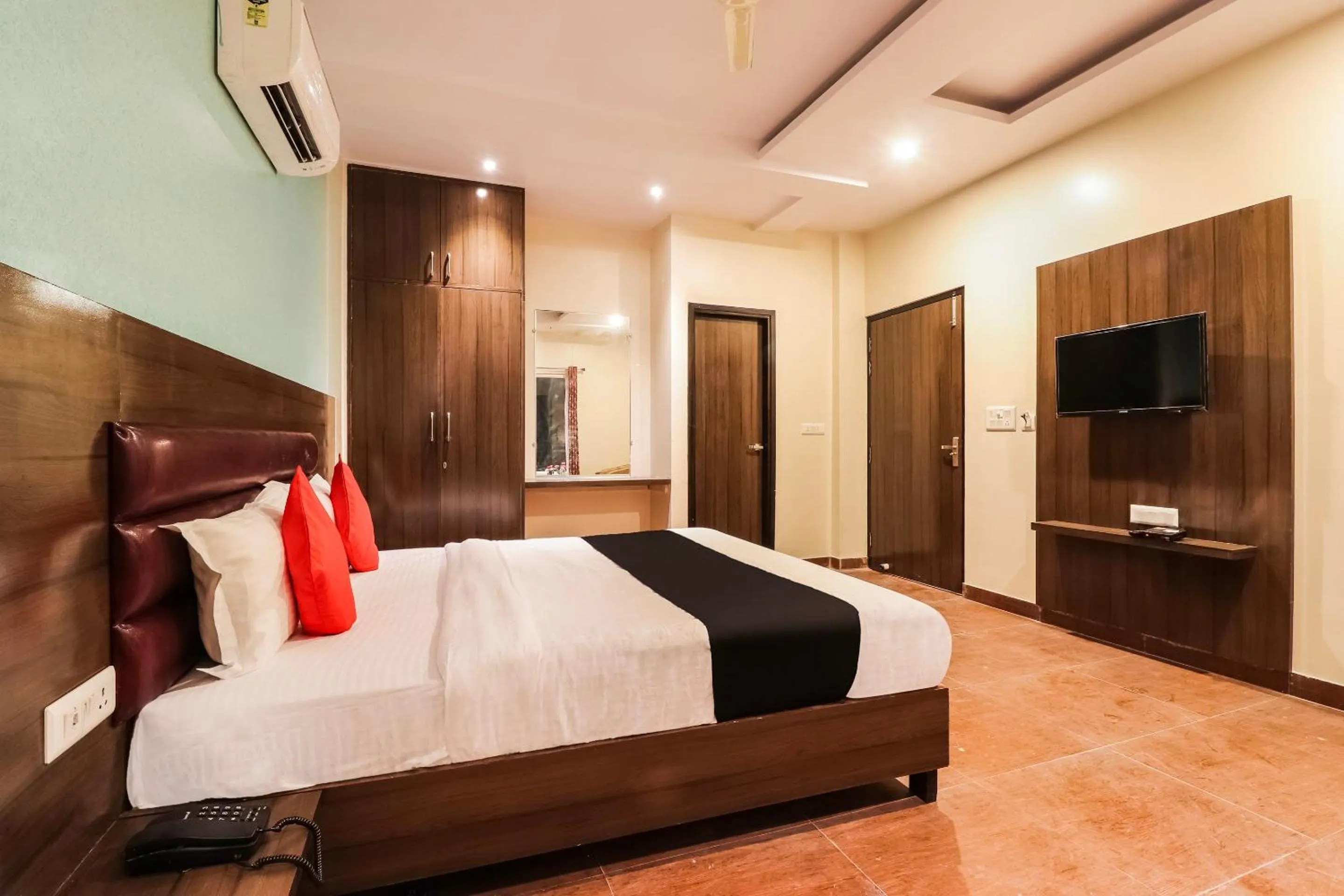 Bedroom, Bed in Collection O Gaytri Palace