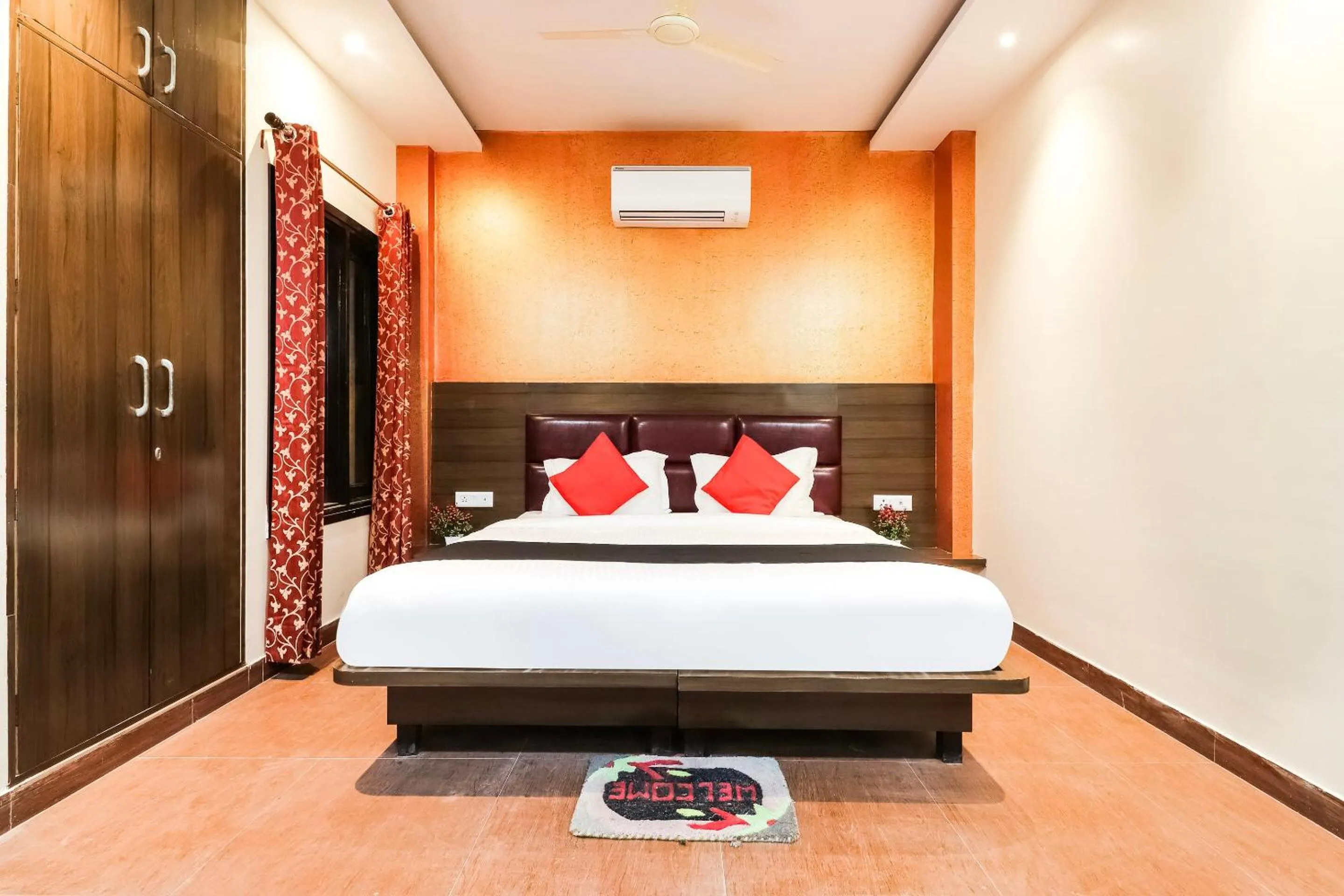 Bedroom, Bed in Collection O Gaytri Palace