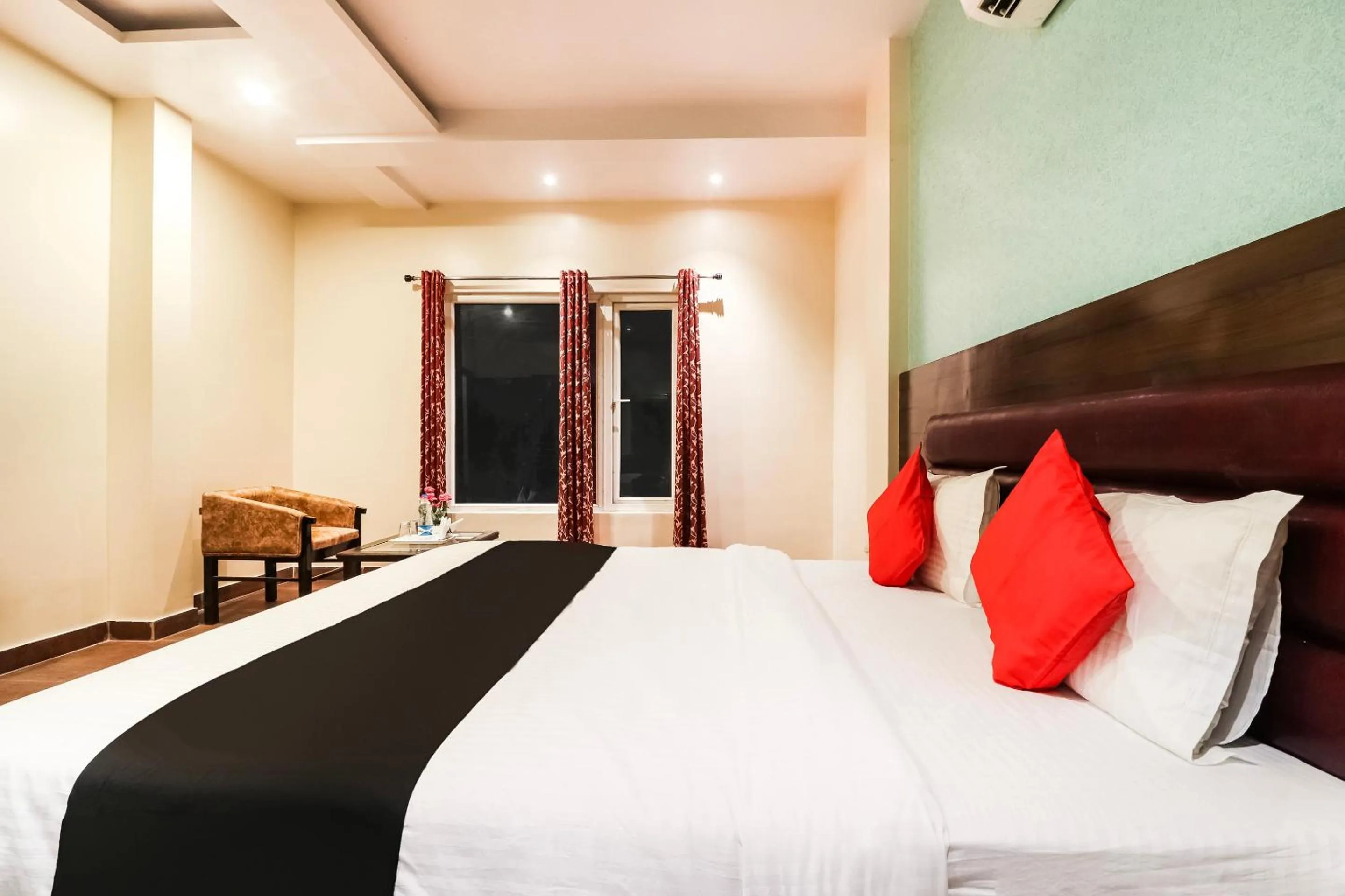 Bedroom, Bed in Collection O Gaytri Palace