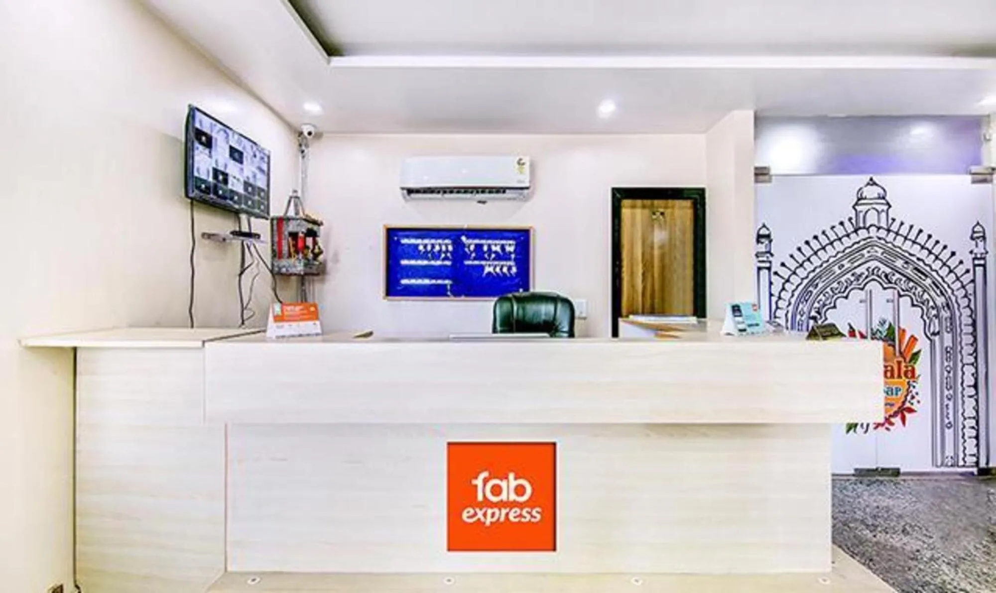 Lobby or reception in FabHotel The Gayatri Palace