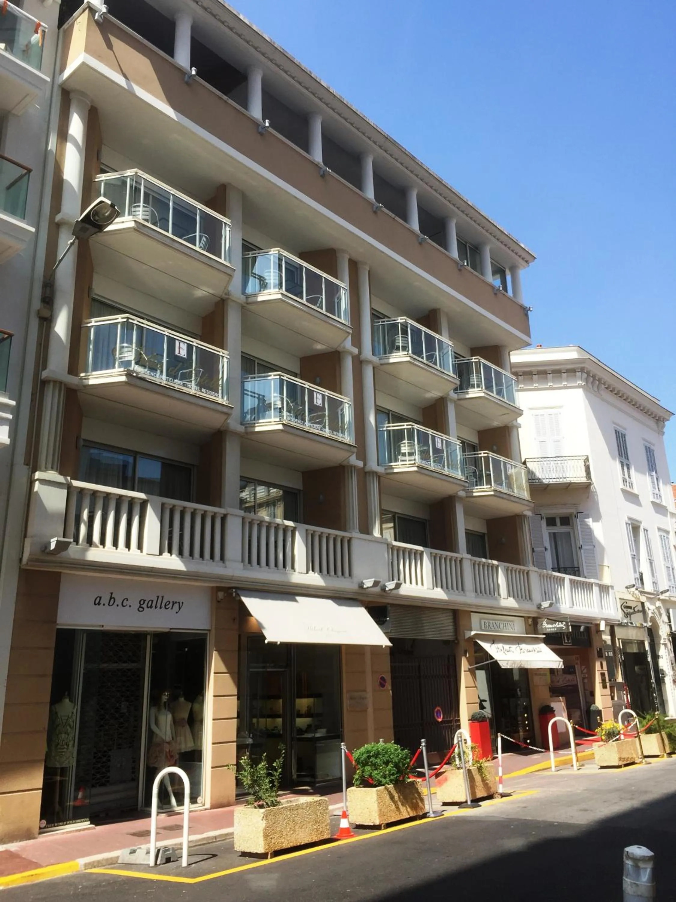 Facade/entrance in Villa d'Estelle