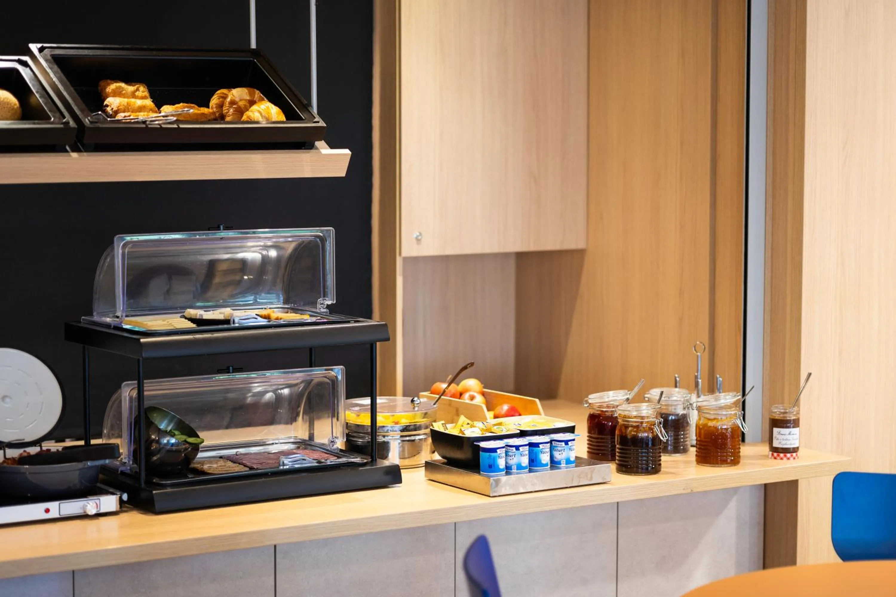 Breakfast in B&B HOTEL Liège Rocourt