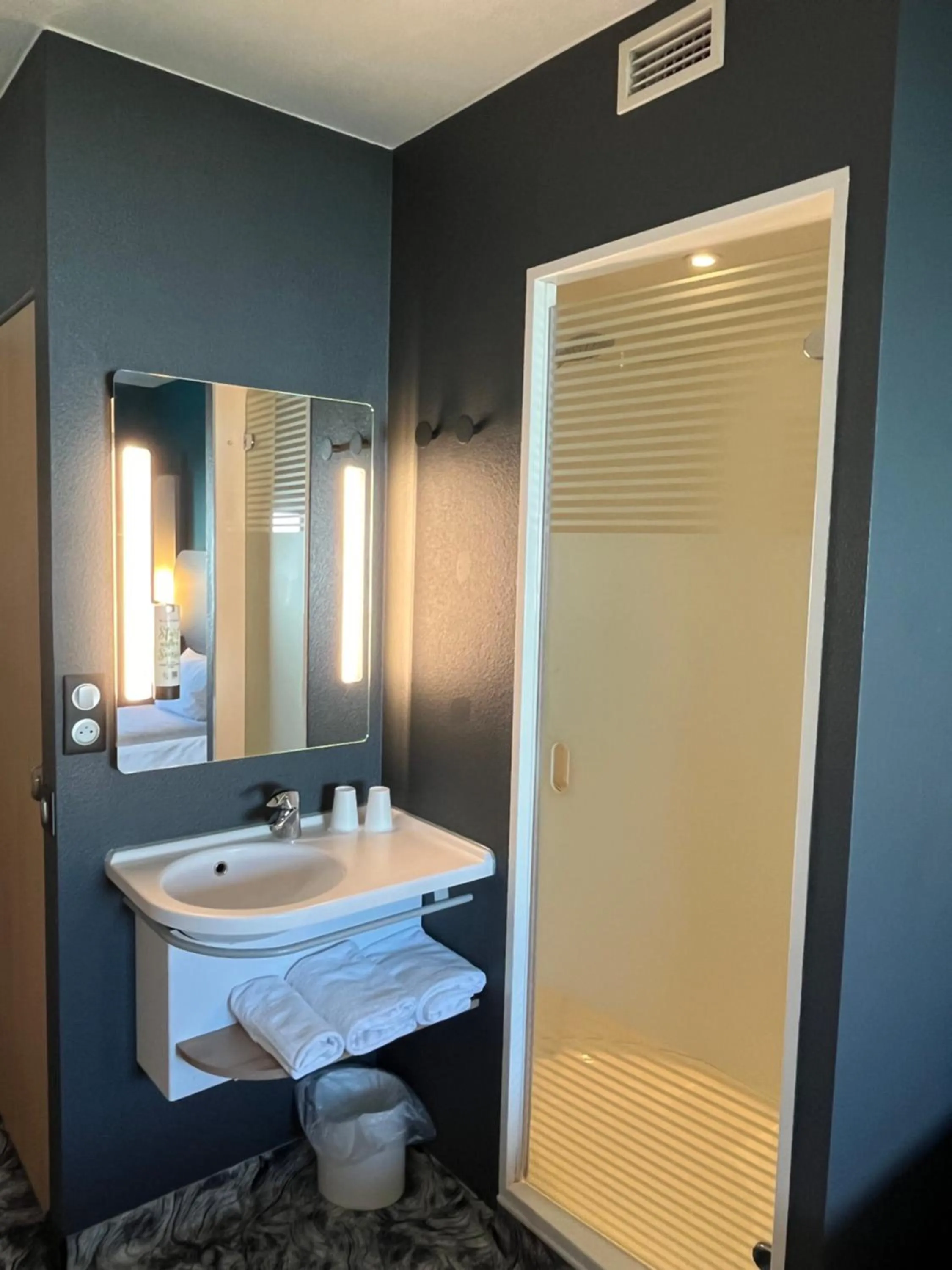 Shower, Bathroom in ibis Budget Liege