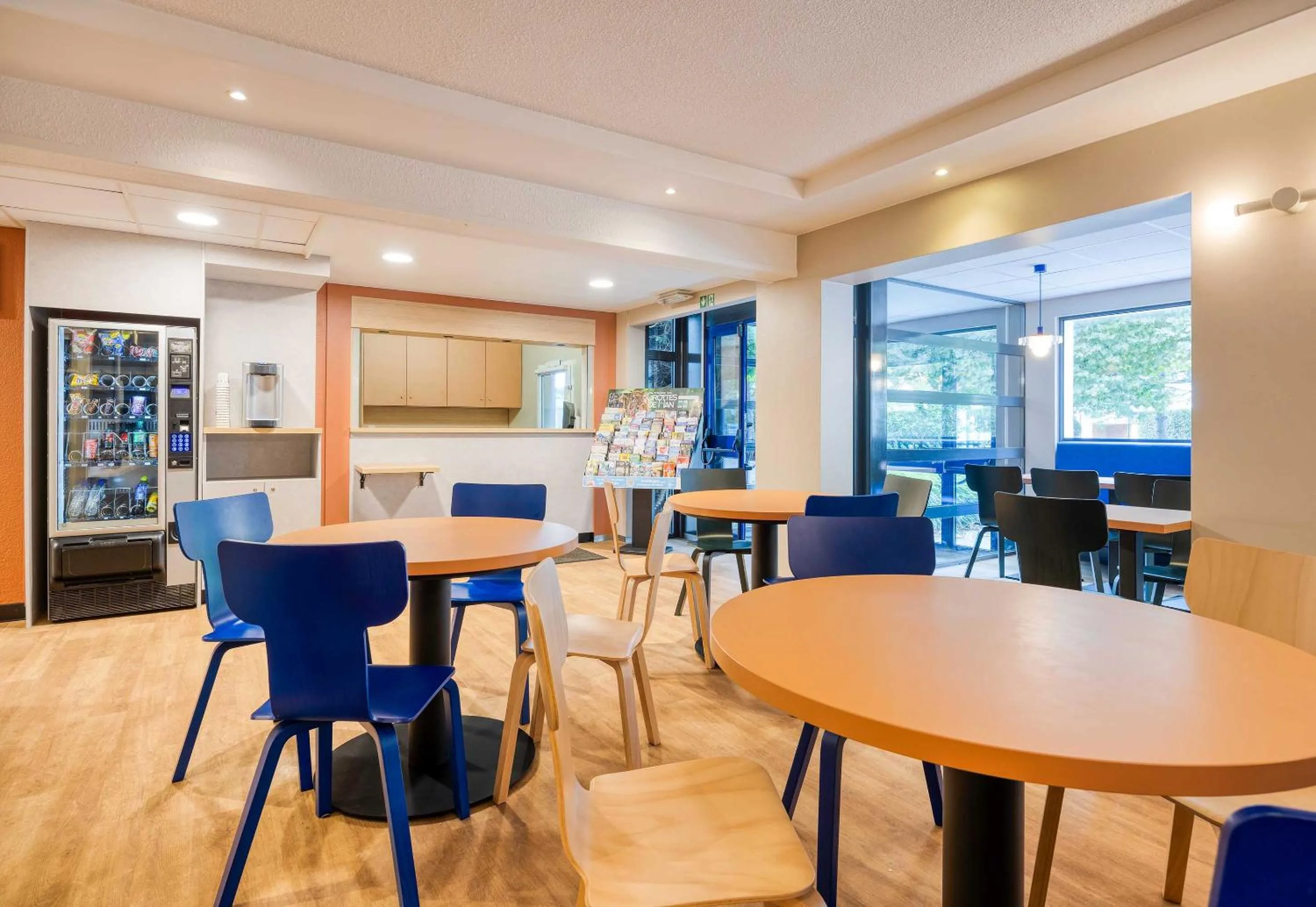 Restaurant/places to eat in B&B HOTEL Liège Rocourt