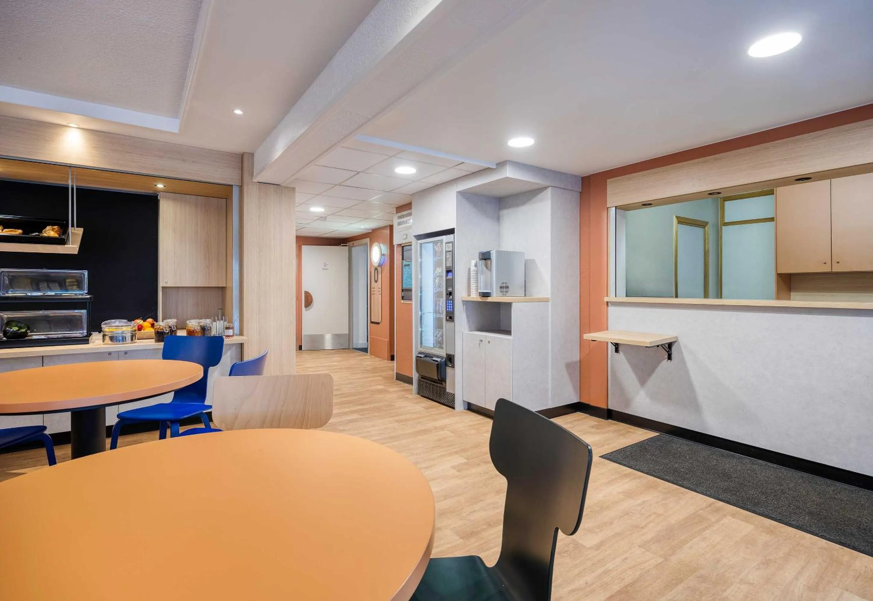 Restaurant/places to eat in B&B HOTEL Liège Rocourt