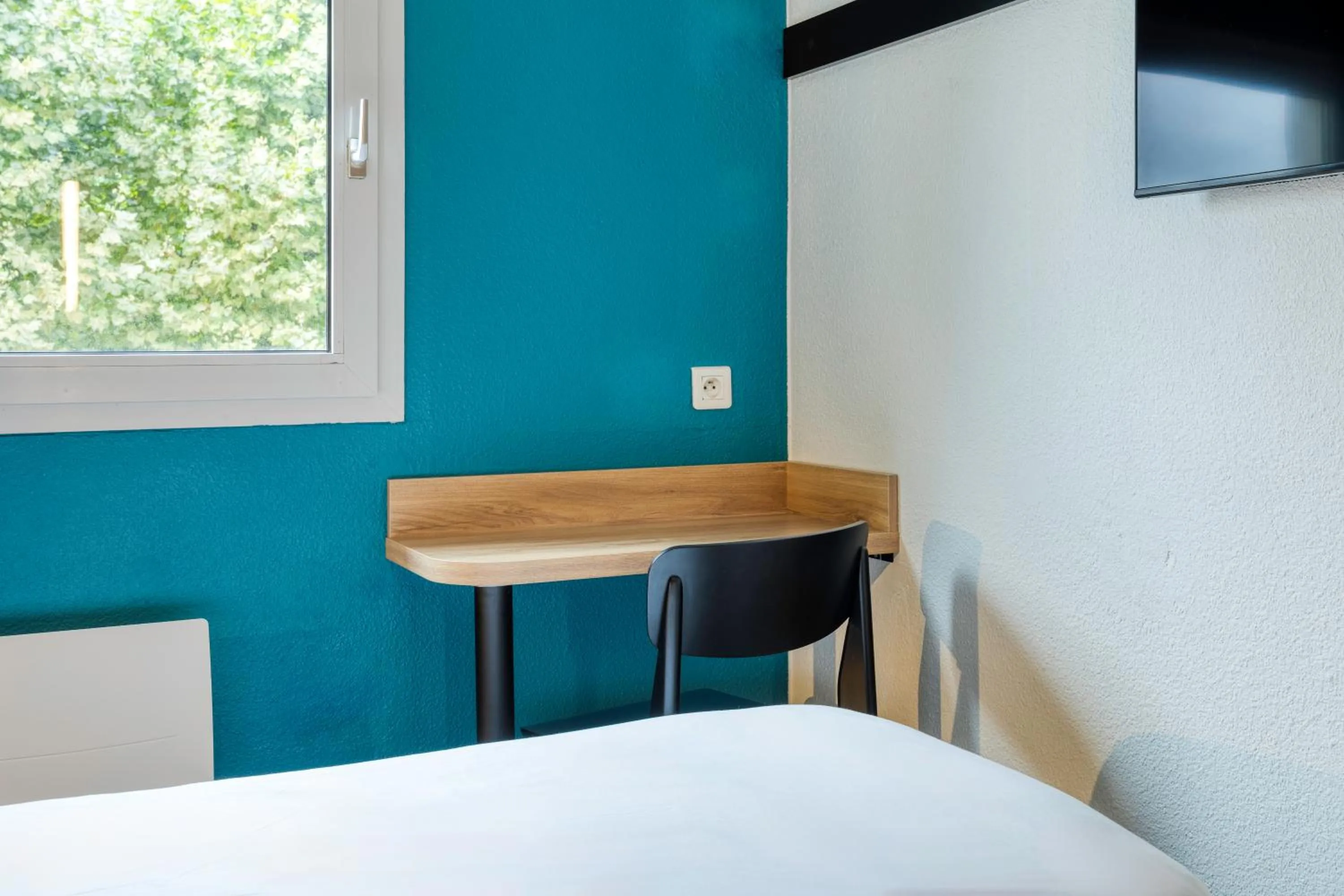 Photo of the whole room, Bed in B&B HOTEL Liège Rocourt