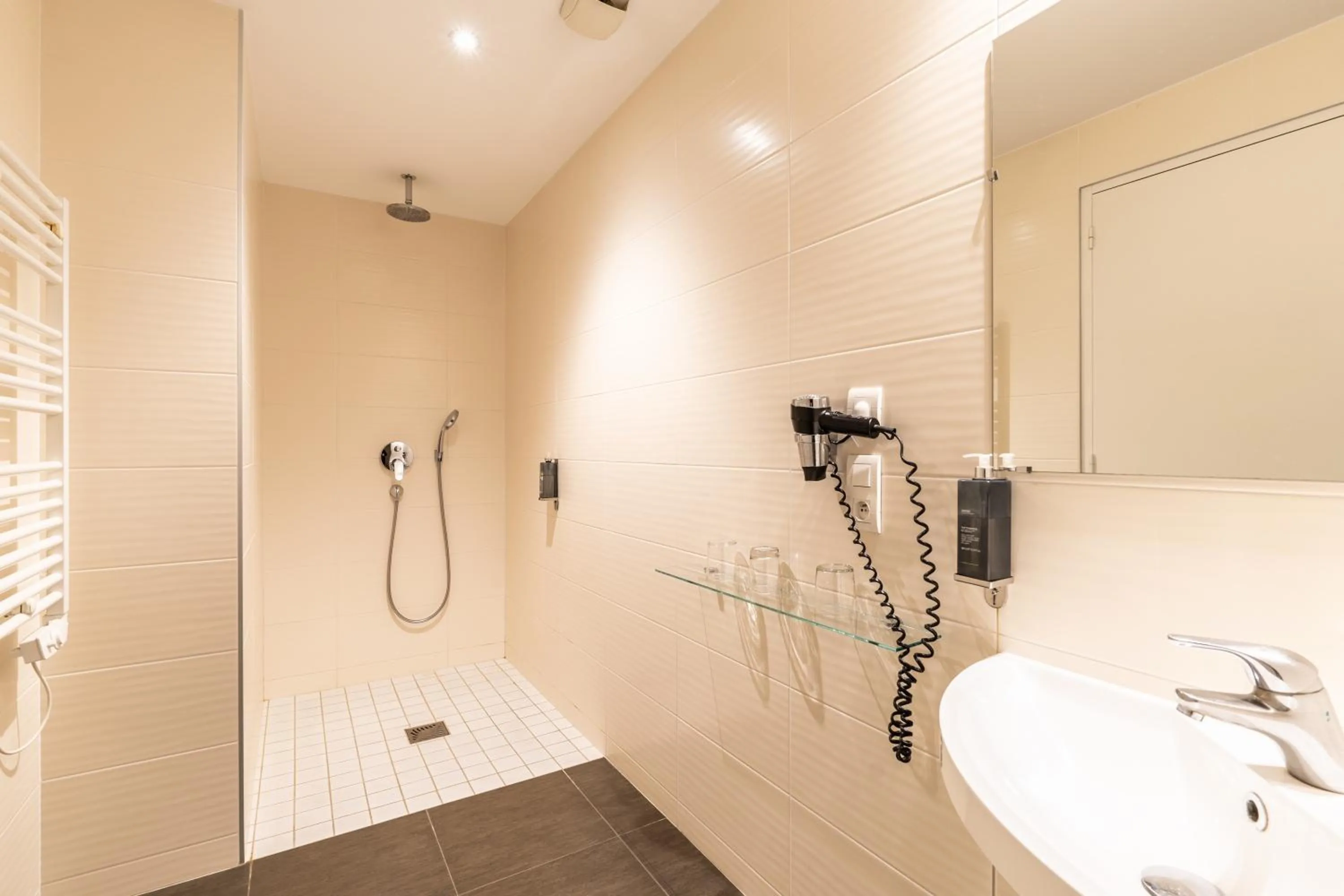 Bathroom in Hôtel Astoria