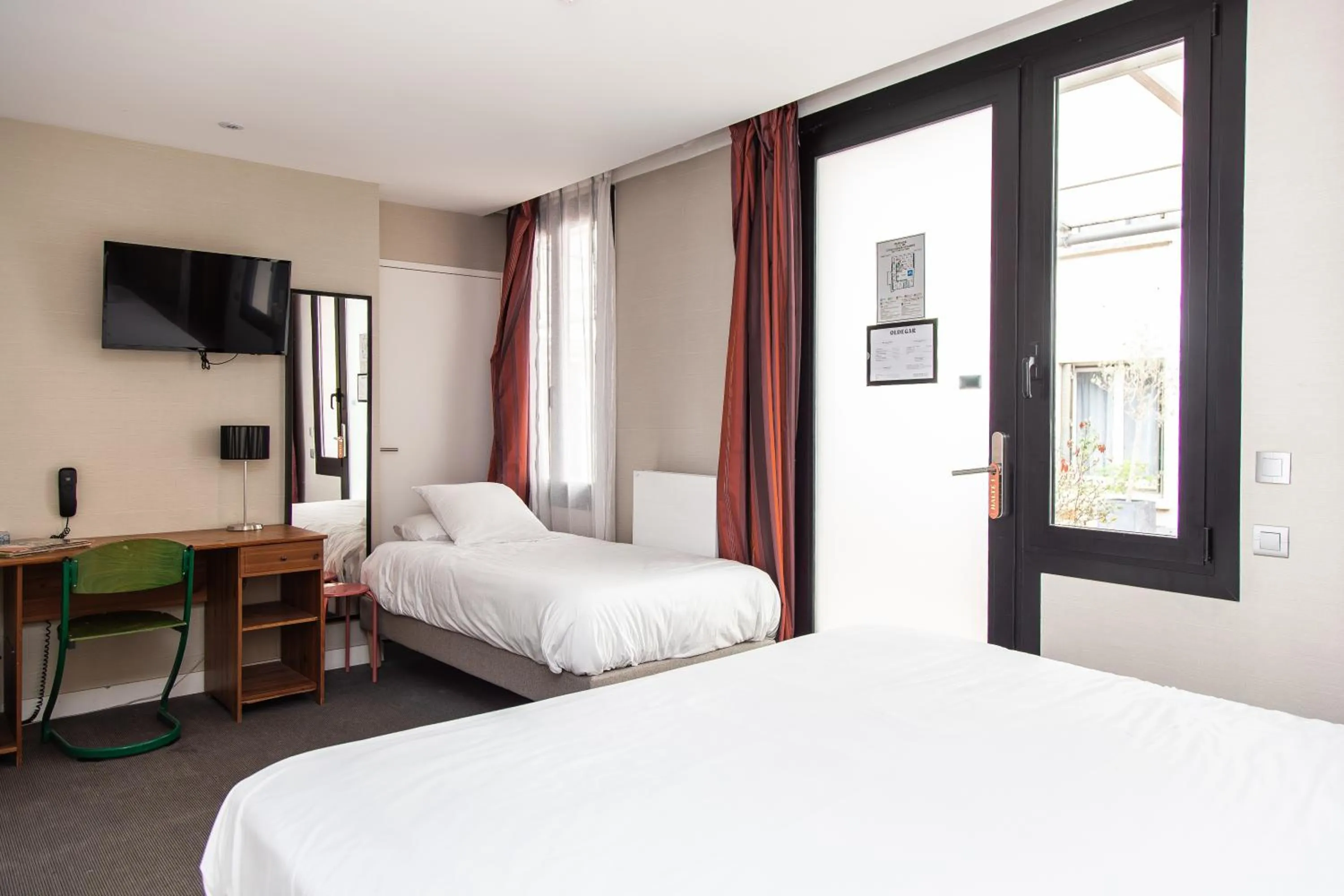 Bedroom, Bed in OLDEGAR Hôtel