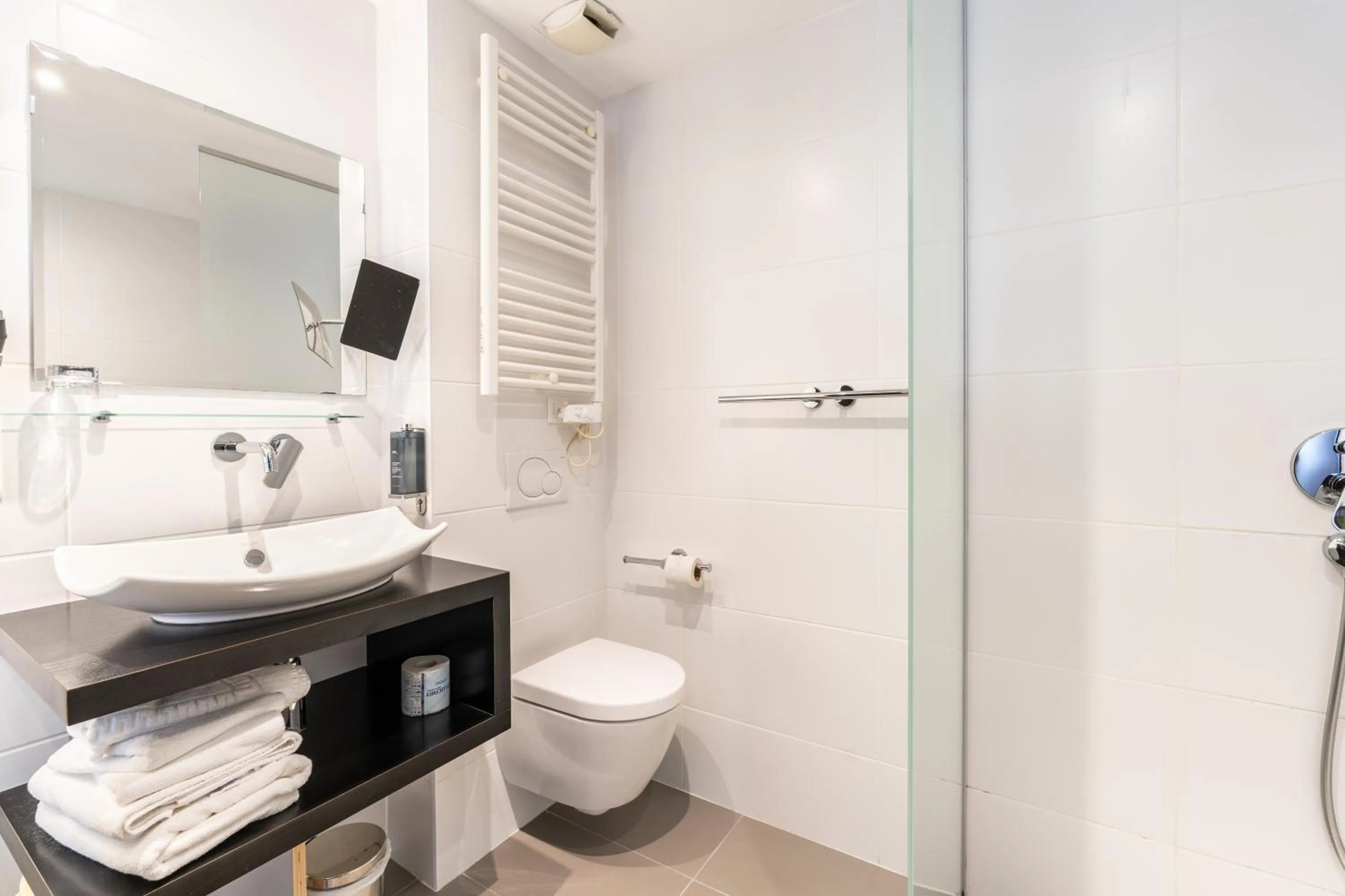 Bathroom in OLDEGAR Hôtel