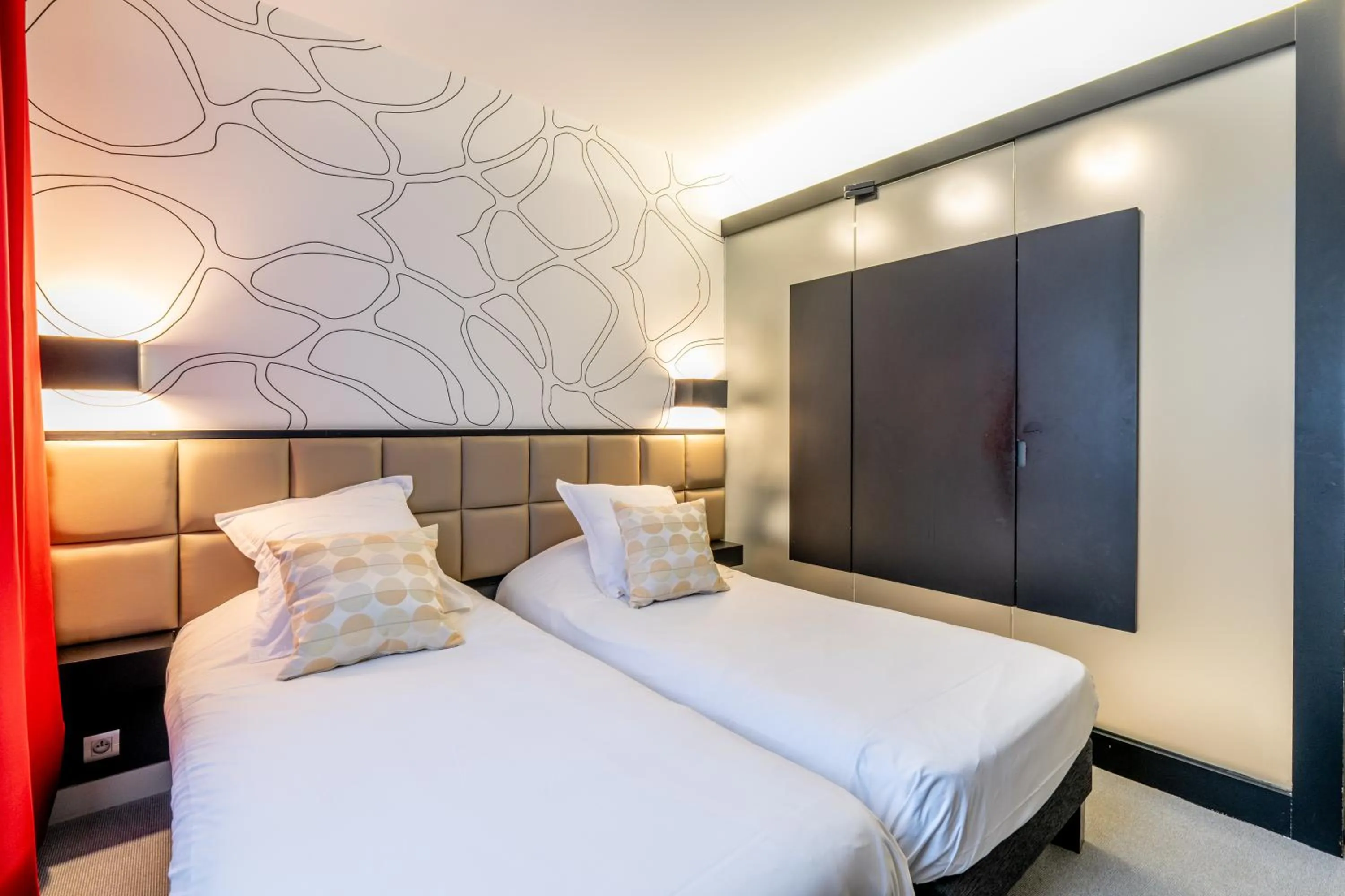 Bedroom, Bed in Hôtel Astoria