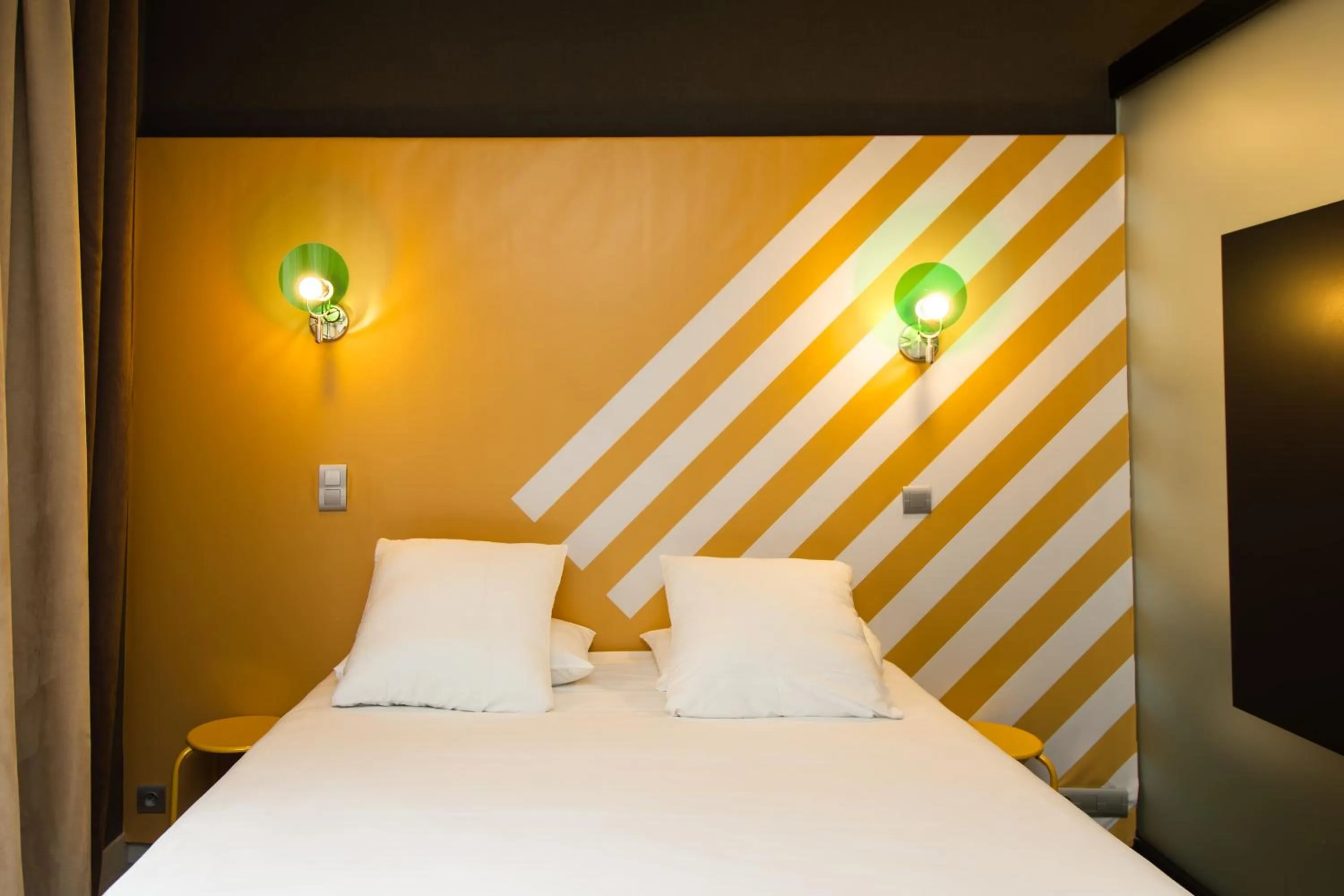 Bedroom, Bed in OLDEGAR Hôtel