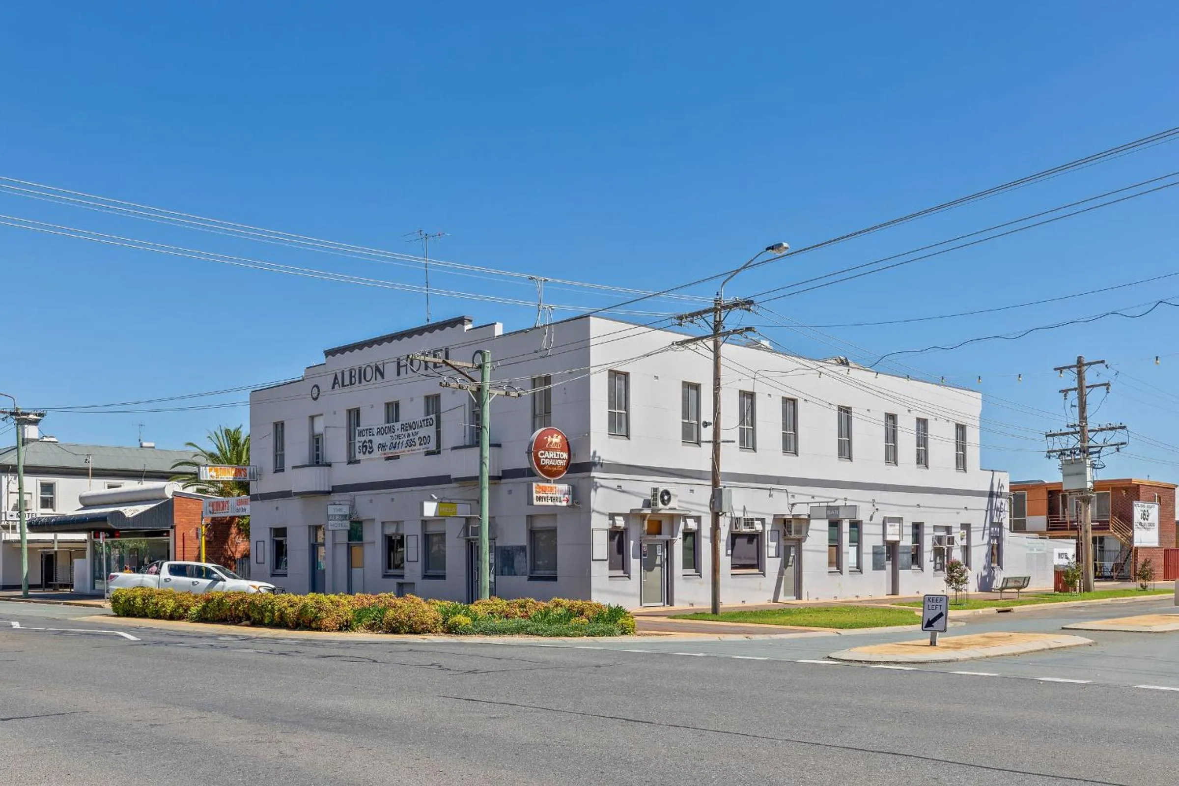 Property building in Albion Motel Finley