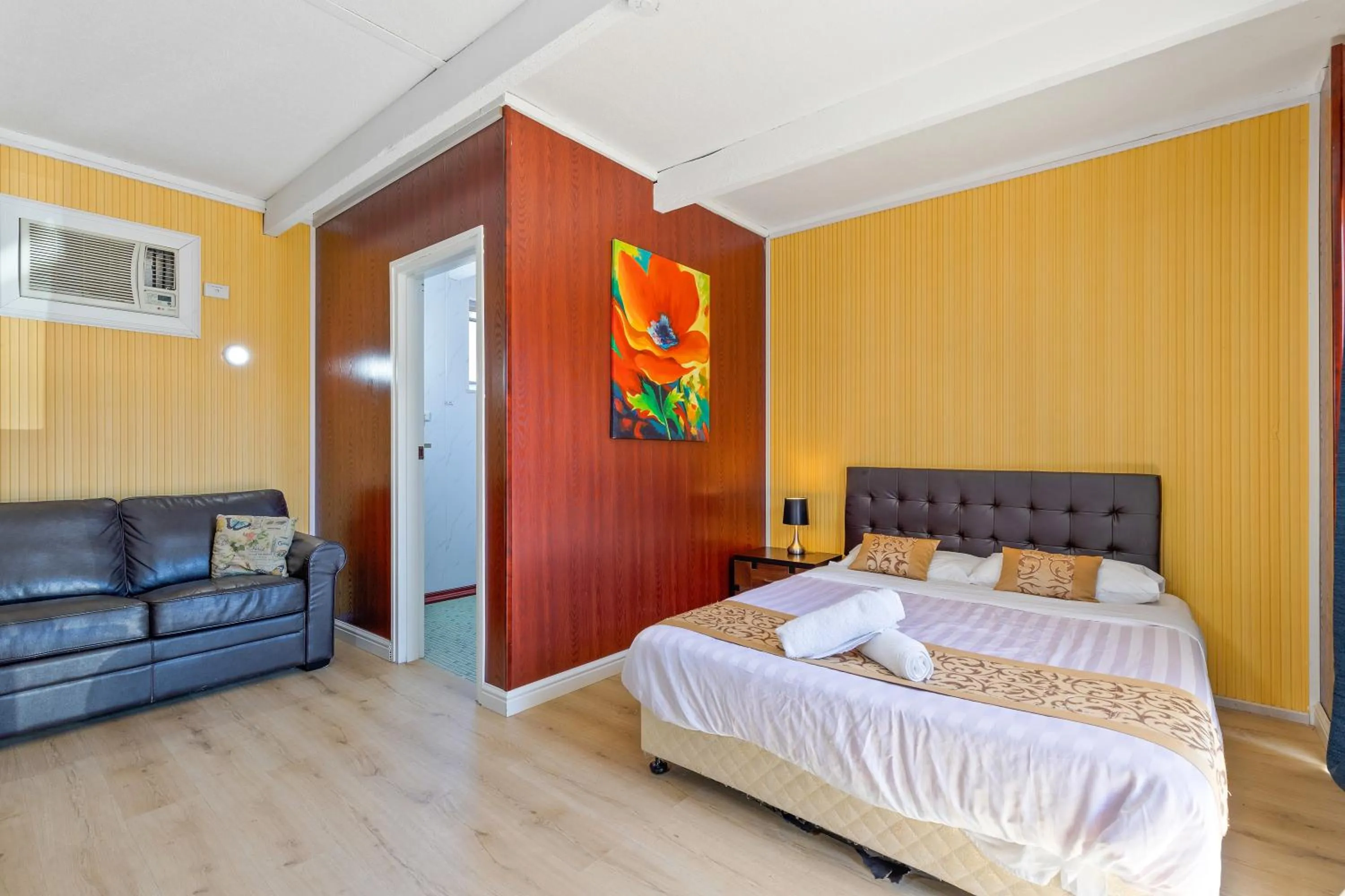 Bedroom, Bed in Albion Motel Finley