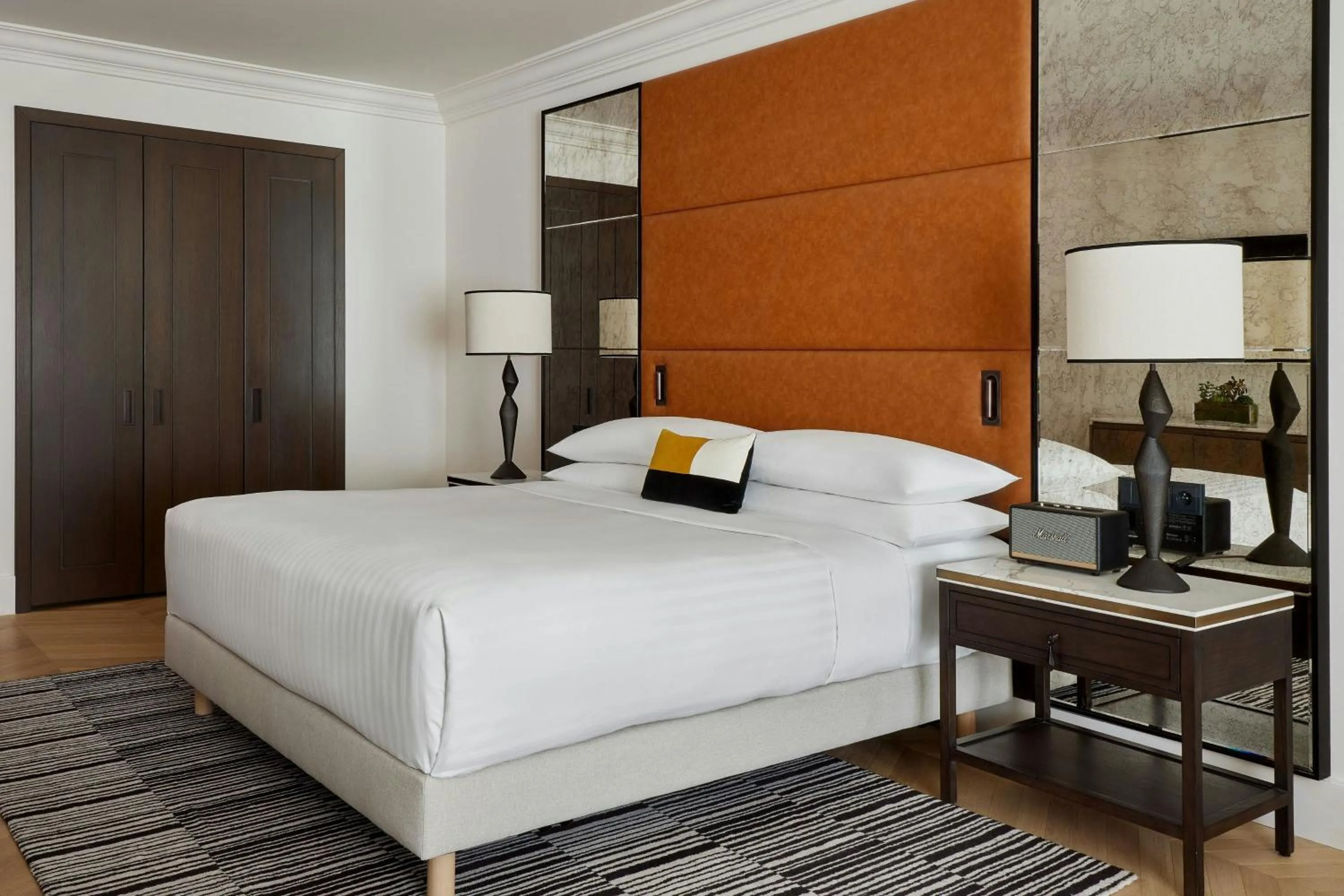 Photo of the whole room, Bed in Paris Marriott Champs Elysees Hotel