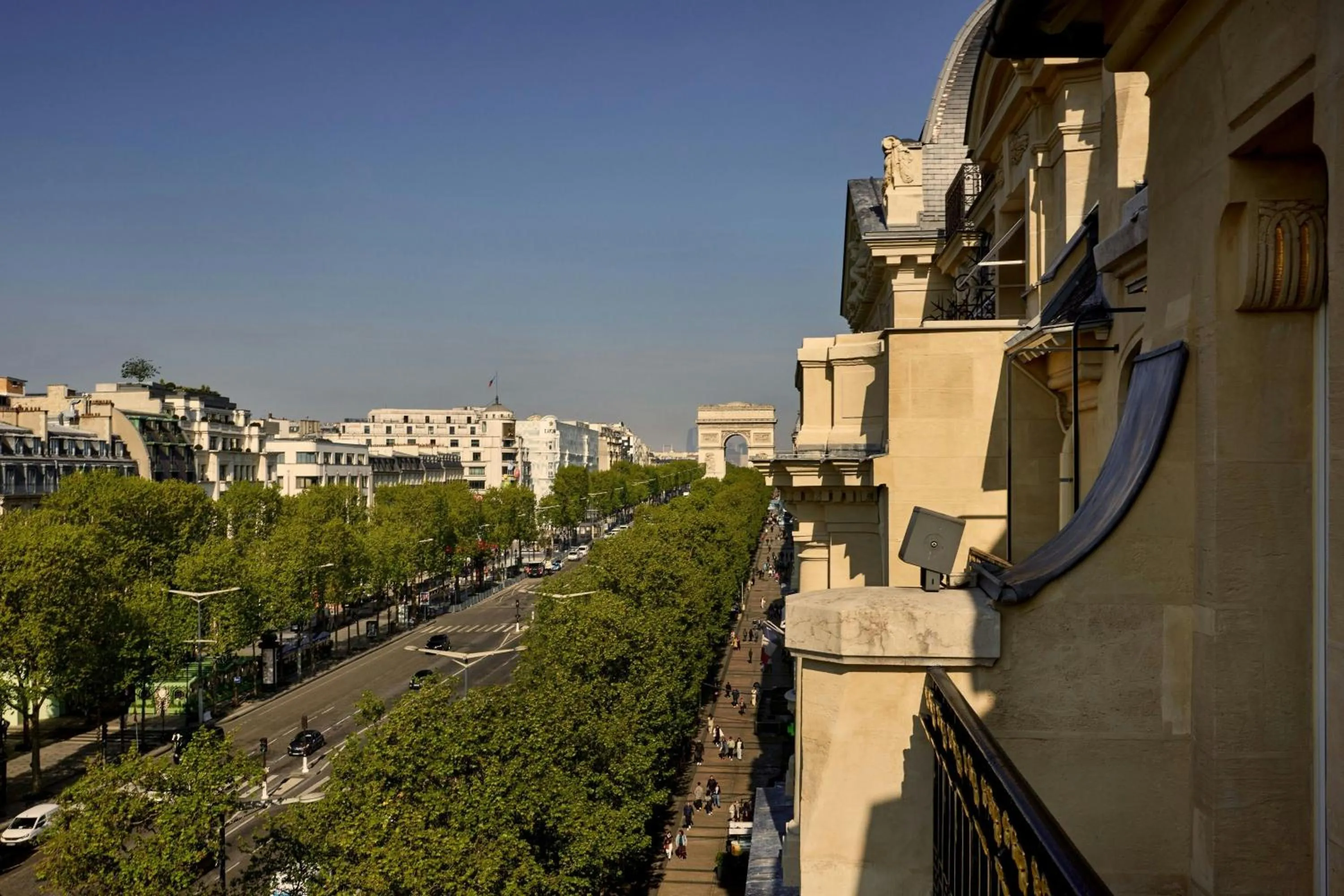 Photo of the whole room in Paris Marriott Champs Elysees Hotel
