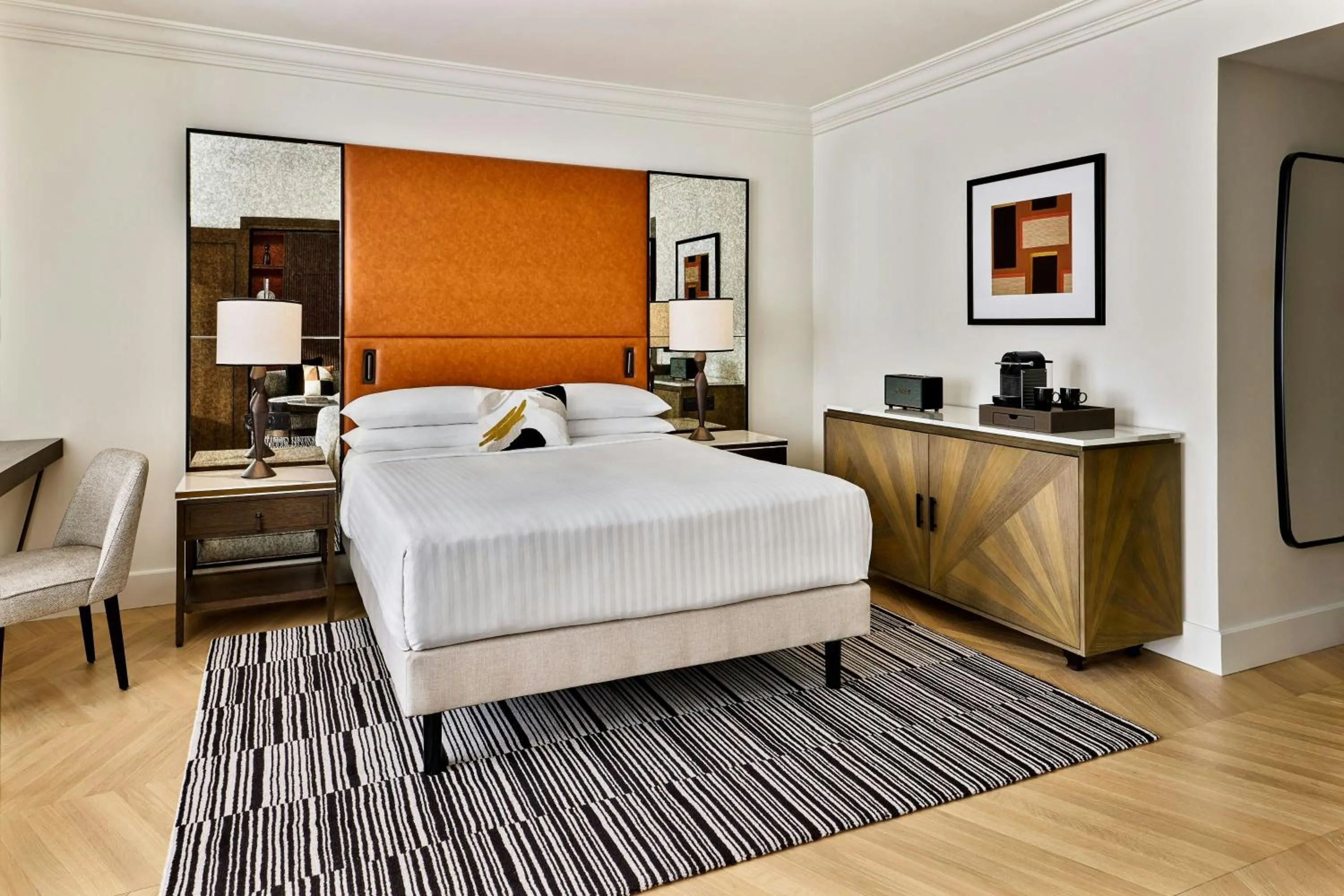 Photo of the whole room, Bed in Paris Marriott Champs Elysees Hotel