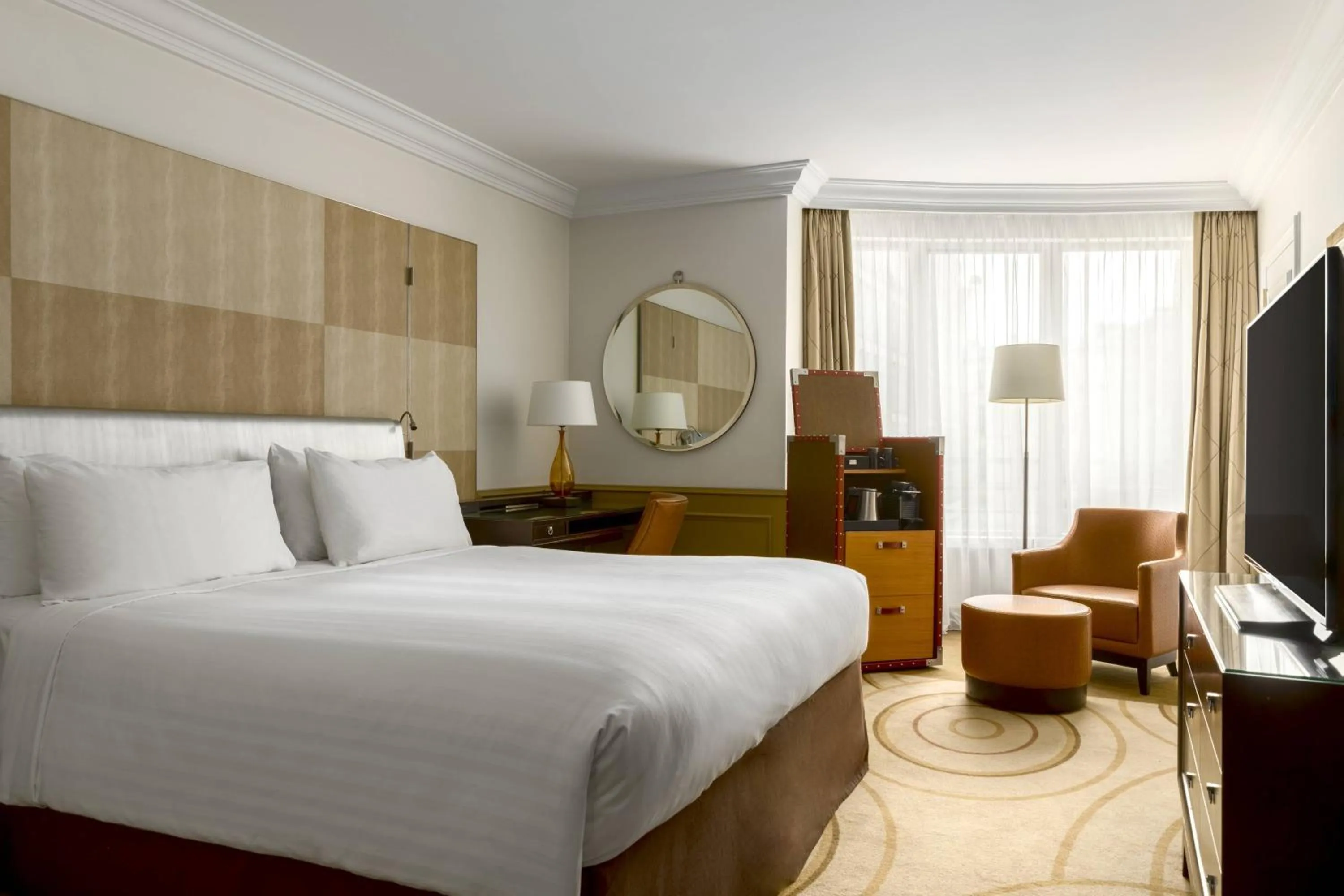 Deluxe King Room in Paris Marriott Champs Elysees Hotel