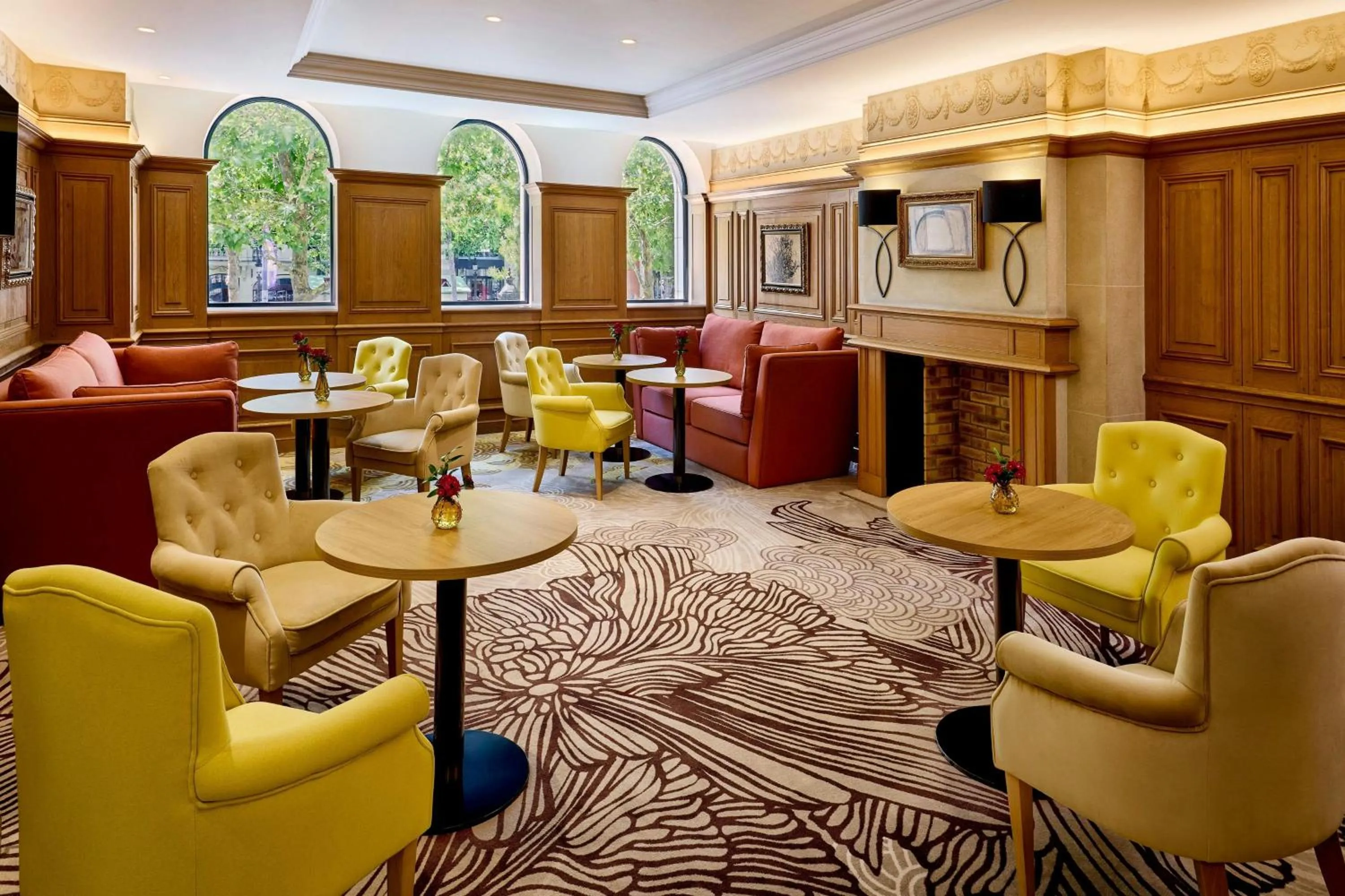 Lounge or bar in Paris Marriott Champs Elysees Hotel